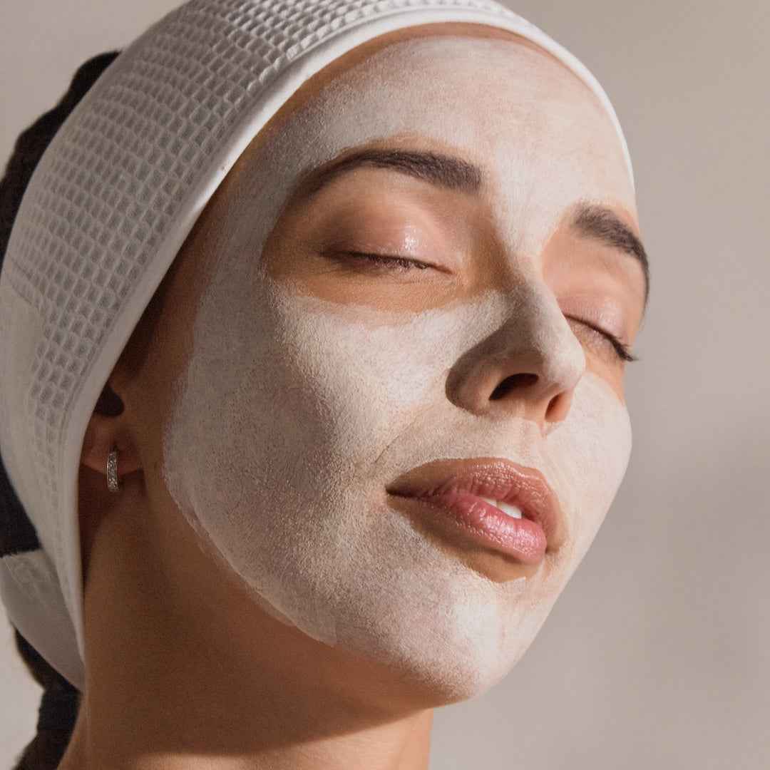 Golden Harmony Cleansing Mask by Solvasa