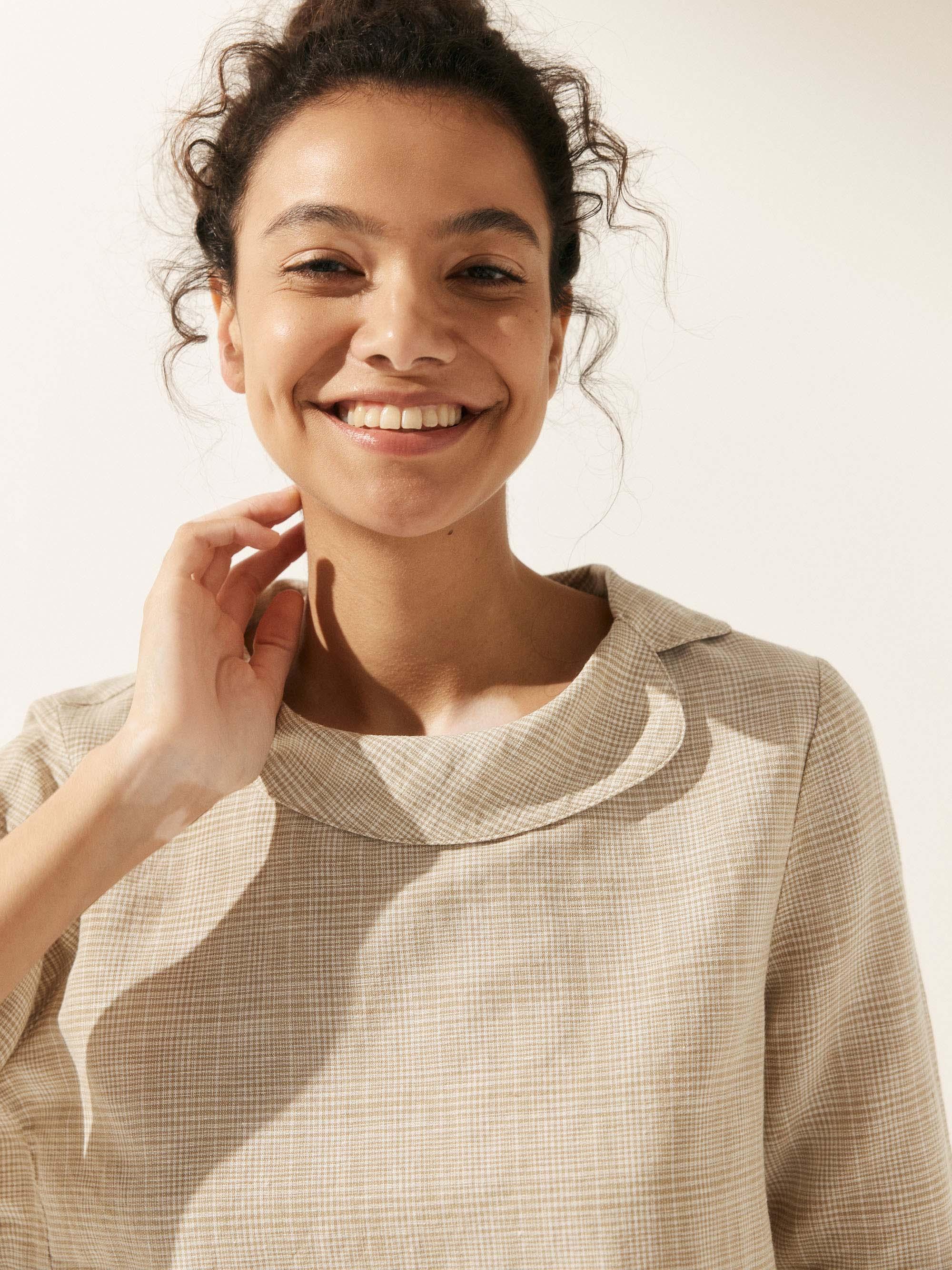 Linen Round Soft-Fold Collar Top ANAIS by LINTICO