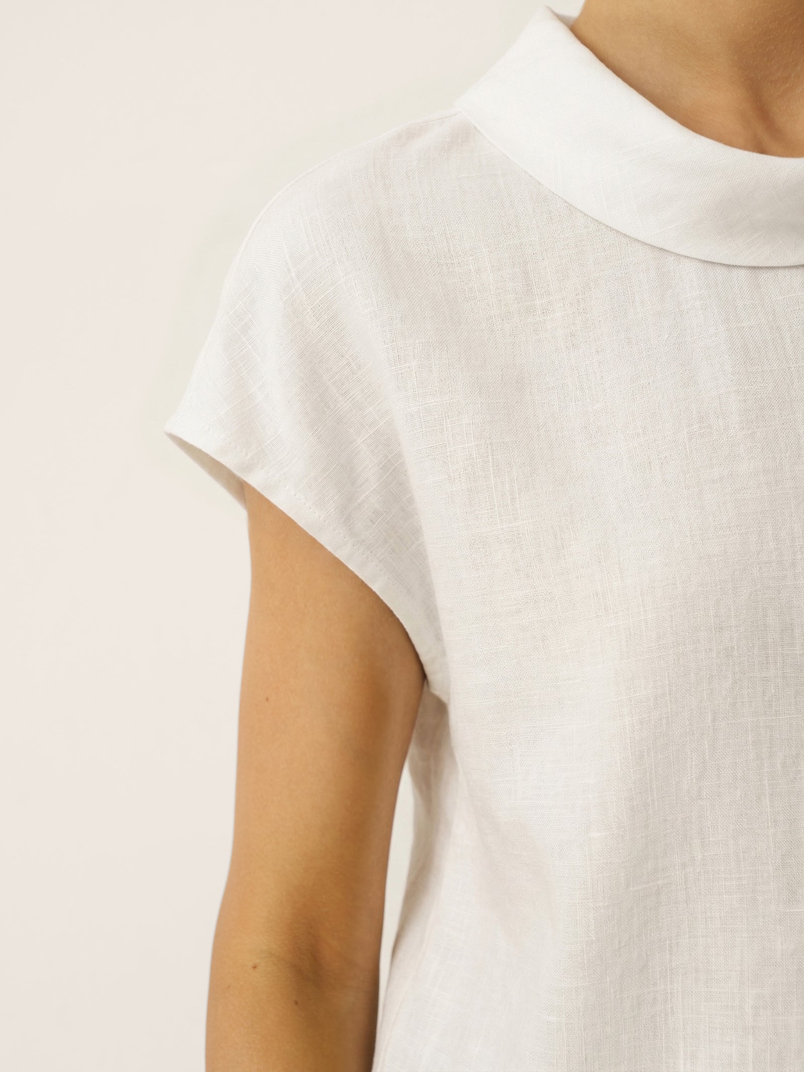 100% Linen Cap Sleeve Soft-Fold Collar Top YVONNE DestGlow