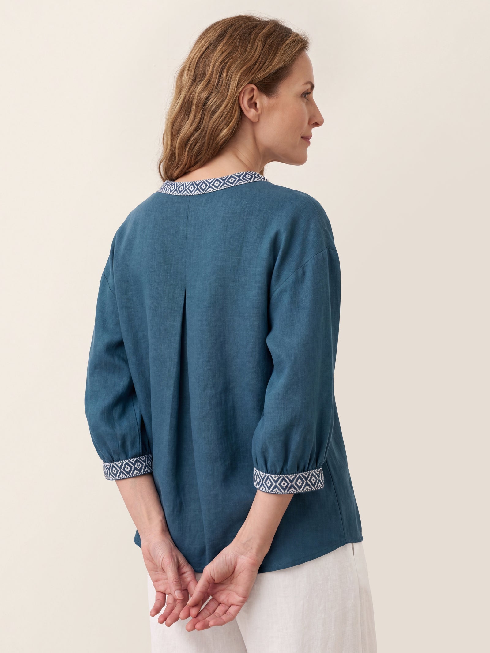 100% Linen Geometric Trim V-Neck Shirt SORAYA DestGlow