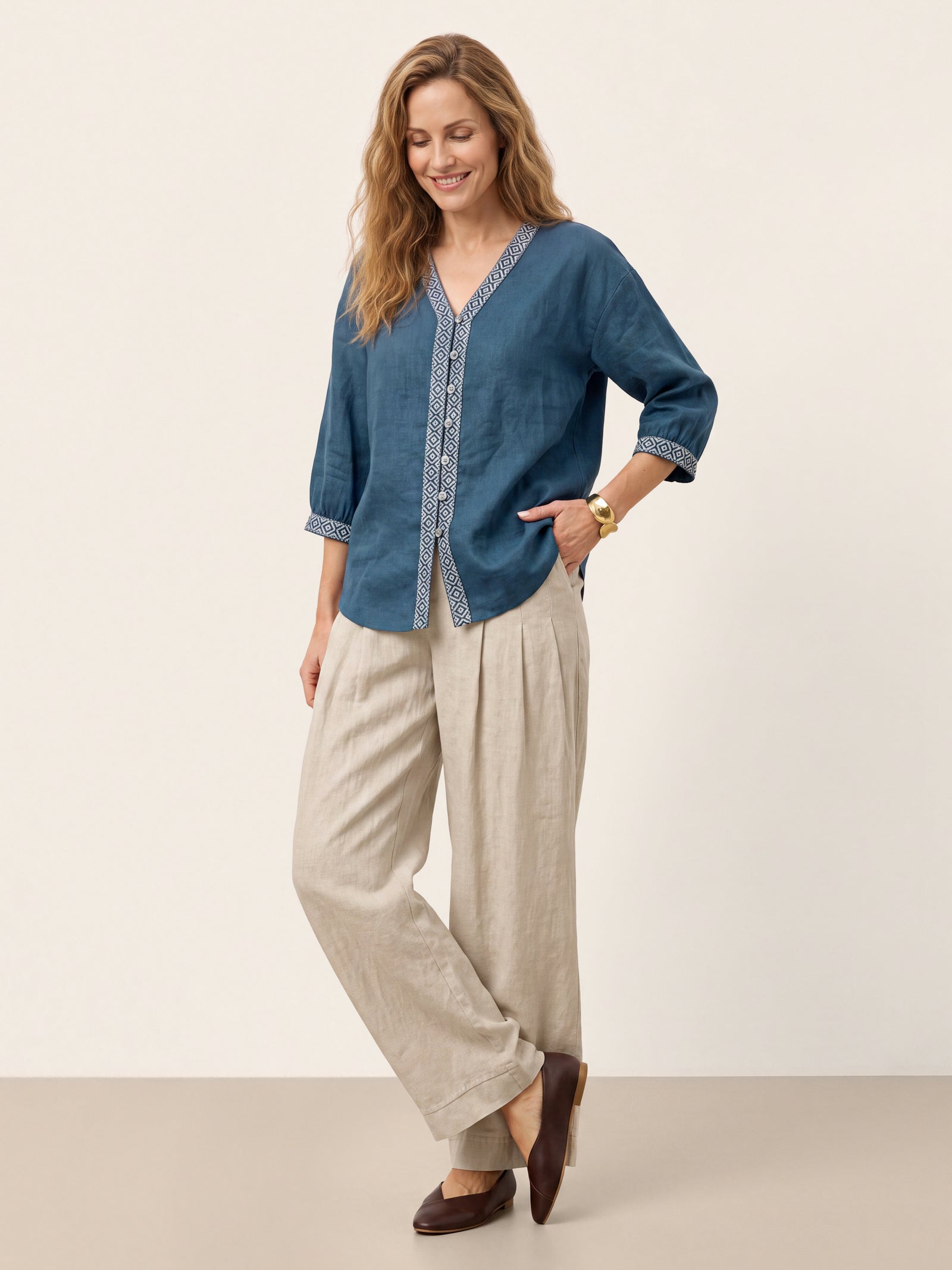 100% Linen Geometric Trim V-Neck Shirt SORAYA DestGlow