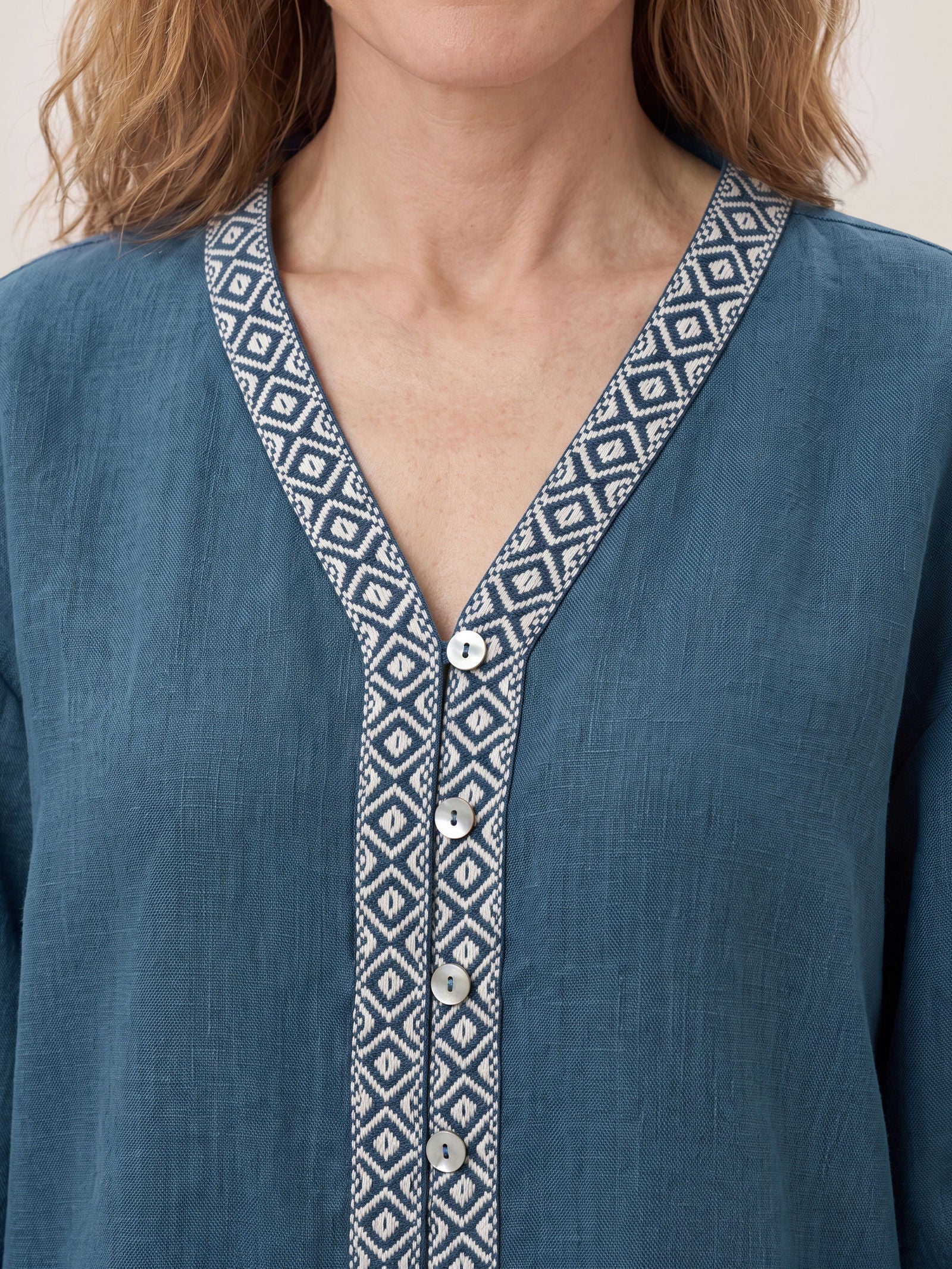 100% Linen Geometric Trim V-Neck Shirt SORAYA DestGlow