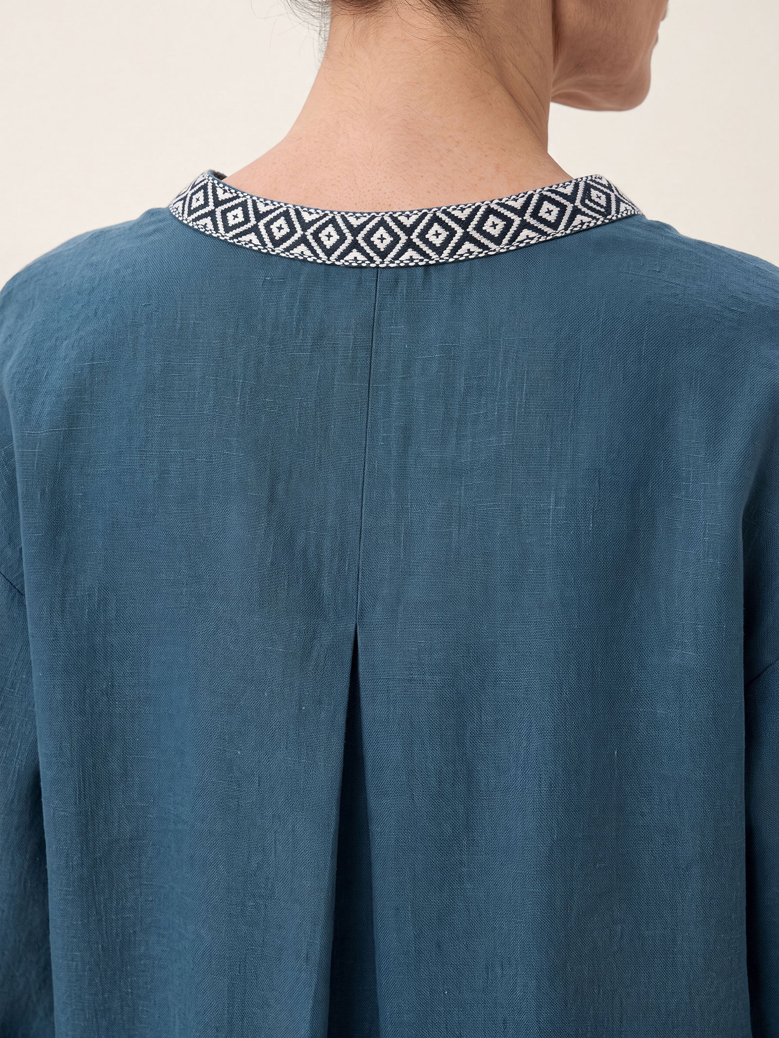 100% Linen Geometric Trim V-Neck Shirt SORAYA DestGlow