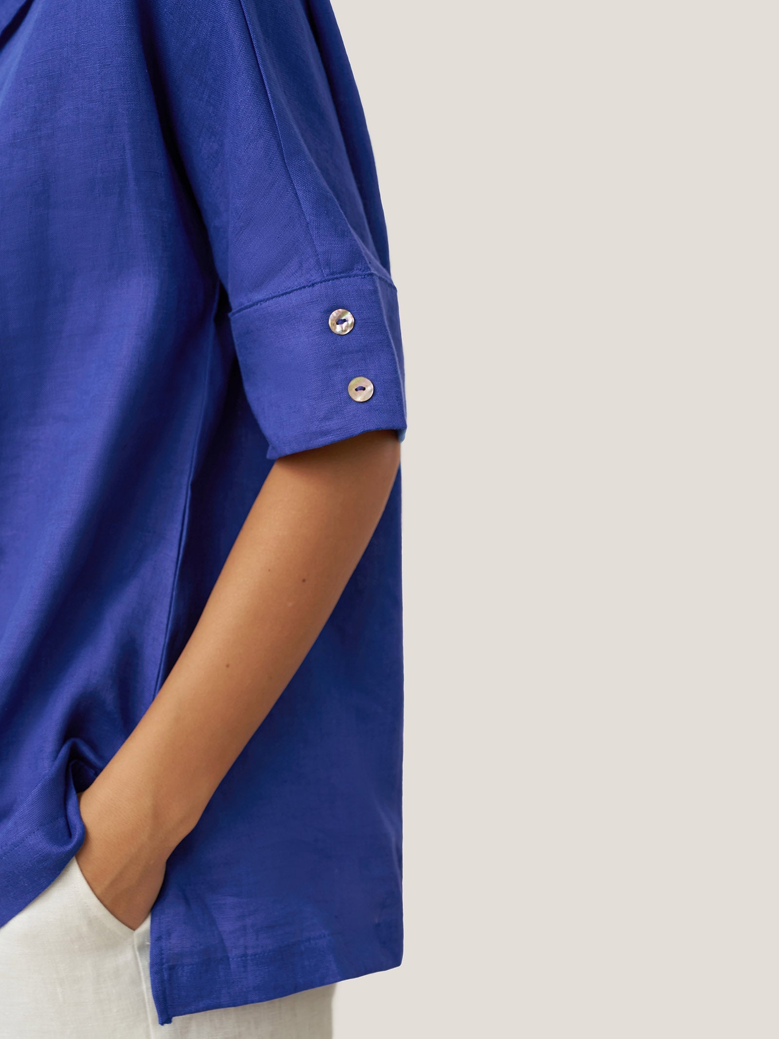 Linen V-Neck Short-Sleeve Shirt SIERRA DestGlow