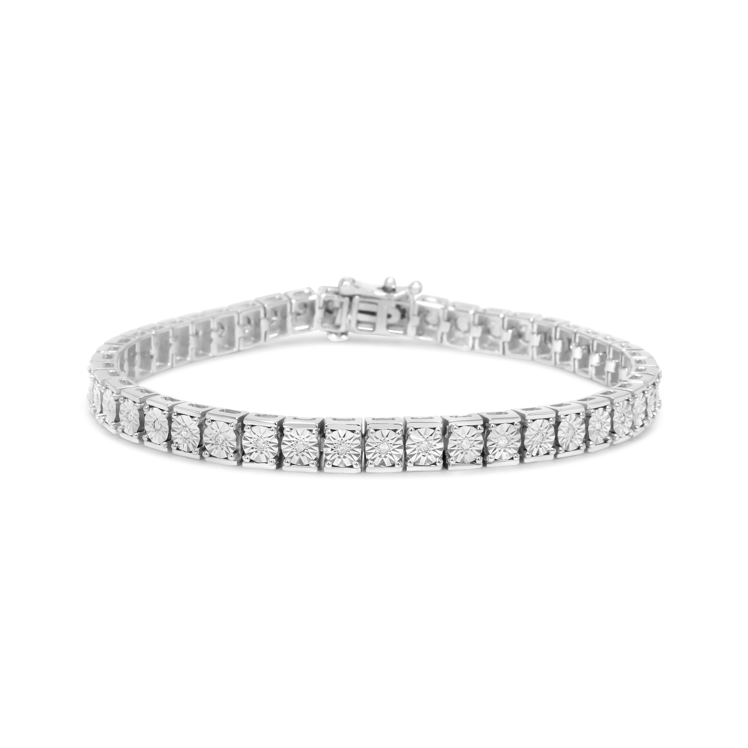 .925 Sterling Silver 1/10 Cttw Diamond 7.25" Link Bracelet (I-J Color, I2-I3 Clarity) DestGlow