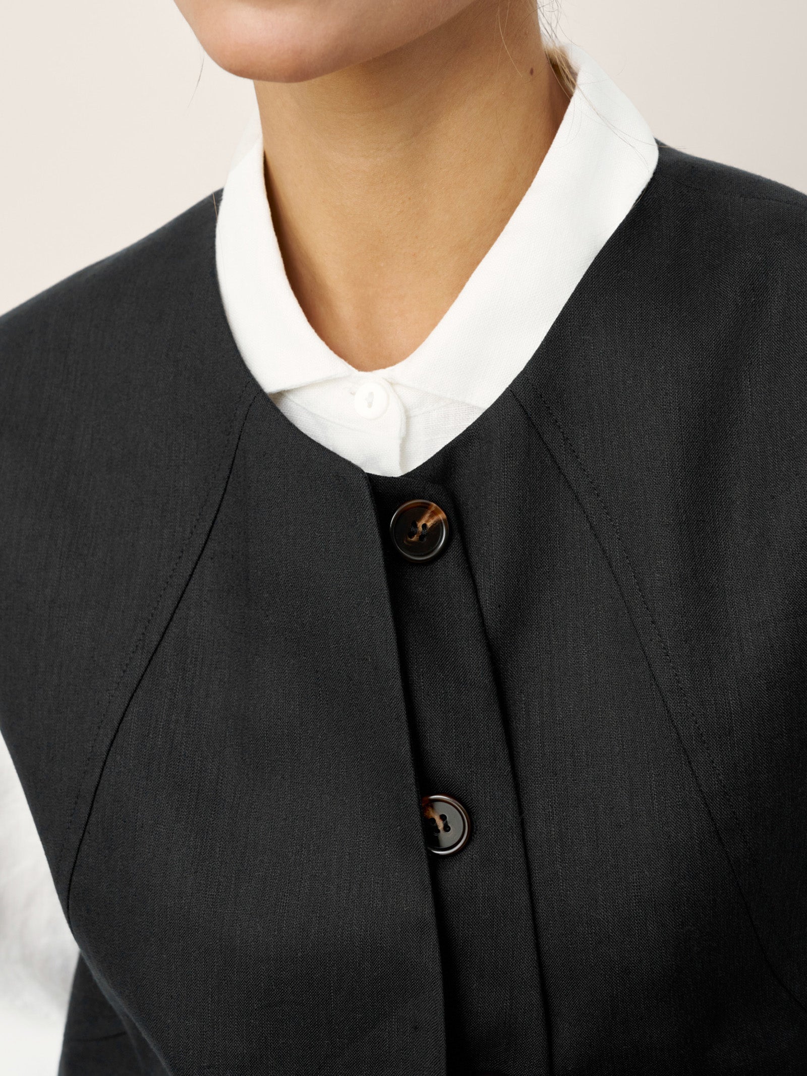 Linen-Lyocell Panel Layered Vest ODELIA DestGlow