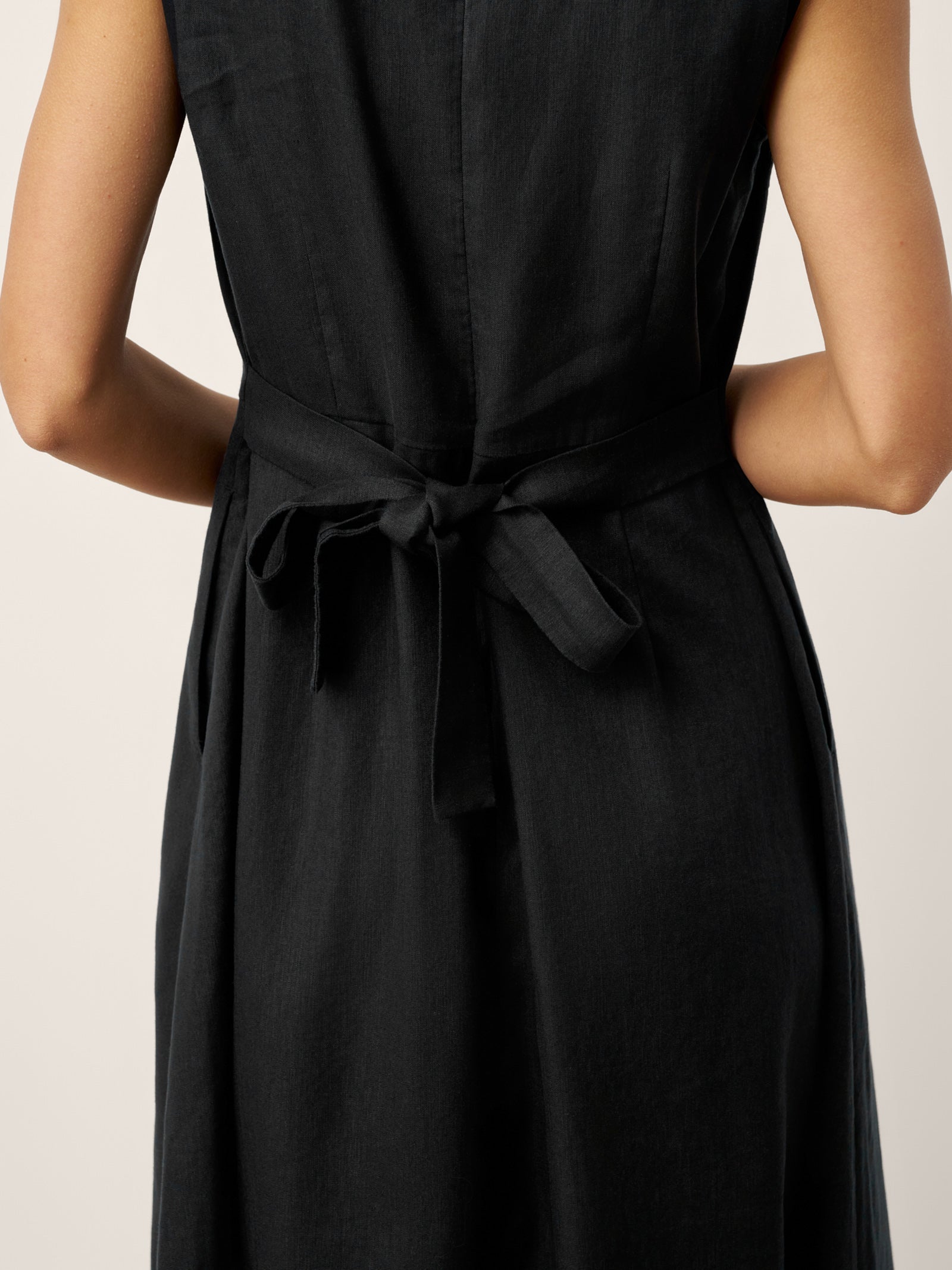 Linen-Lyocell V-Neck Sleeveless Midi Dress WILLOW DestGlow
