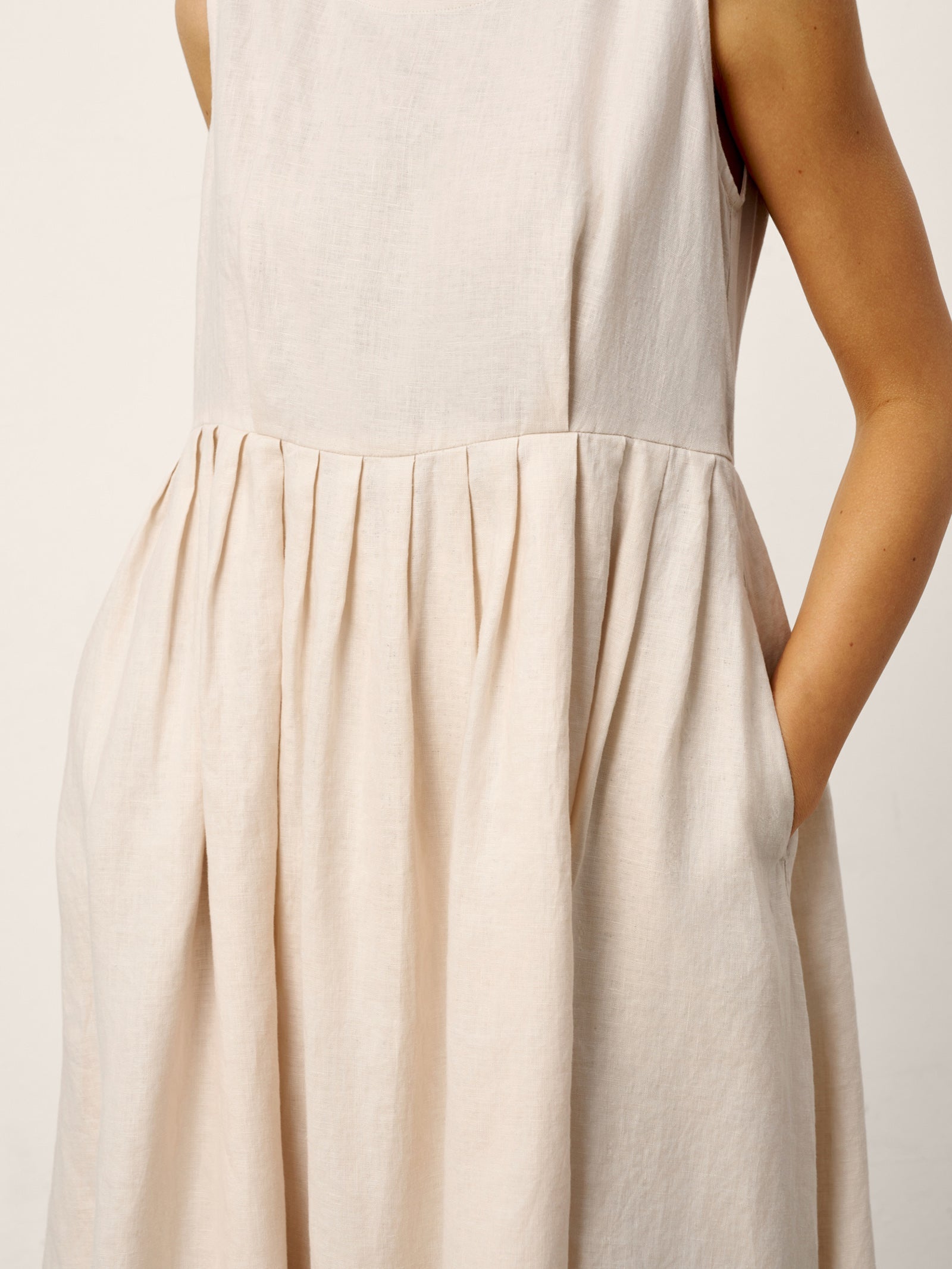100% Linen Sleeveless Crew Neck Waist Pleated Maxi Dress SELENE by LINTICO