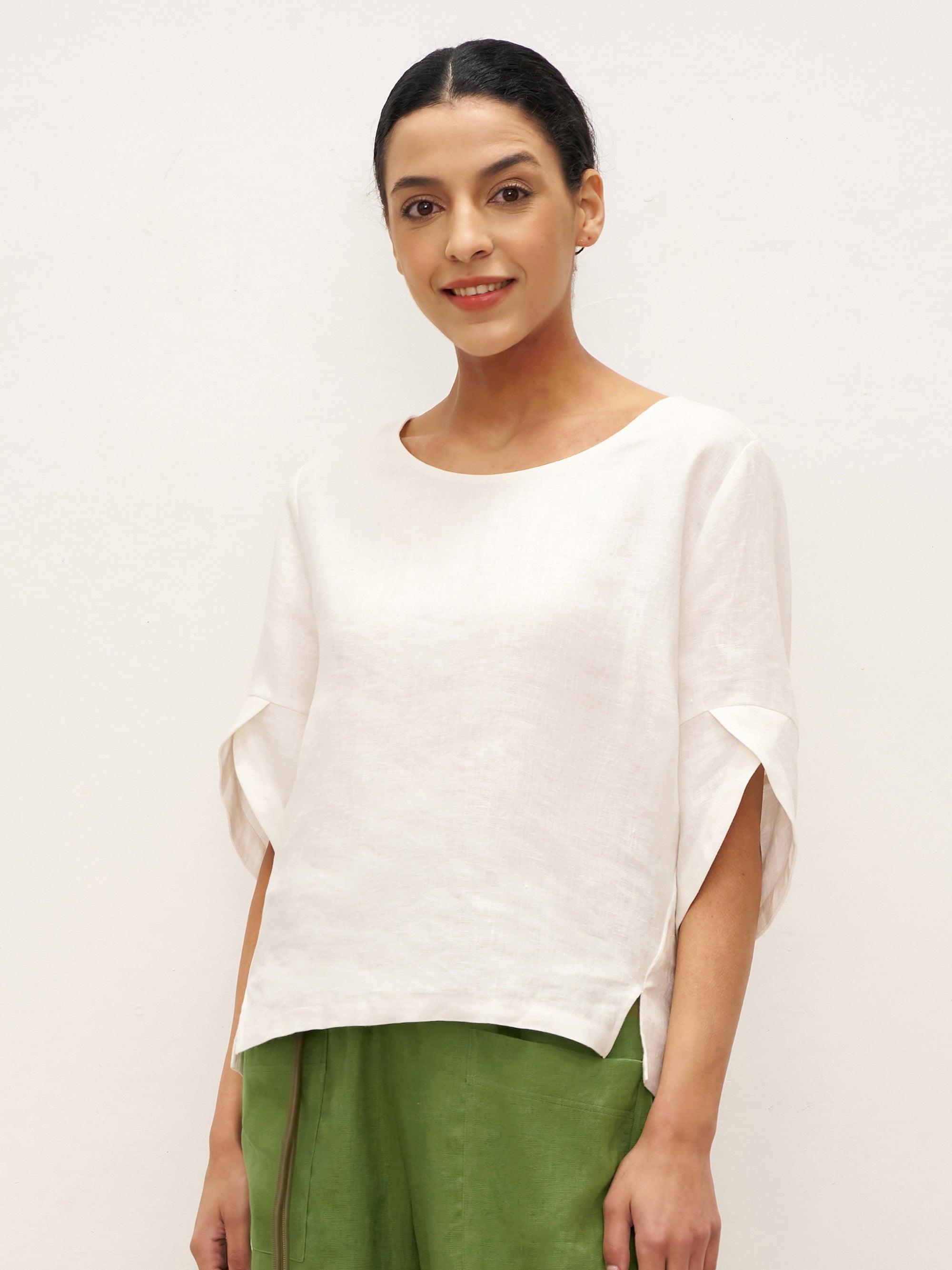 100% Linen Round Neck Petal-Sleeve Pullover LAUREL by LINTICO