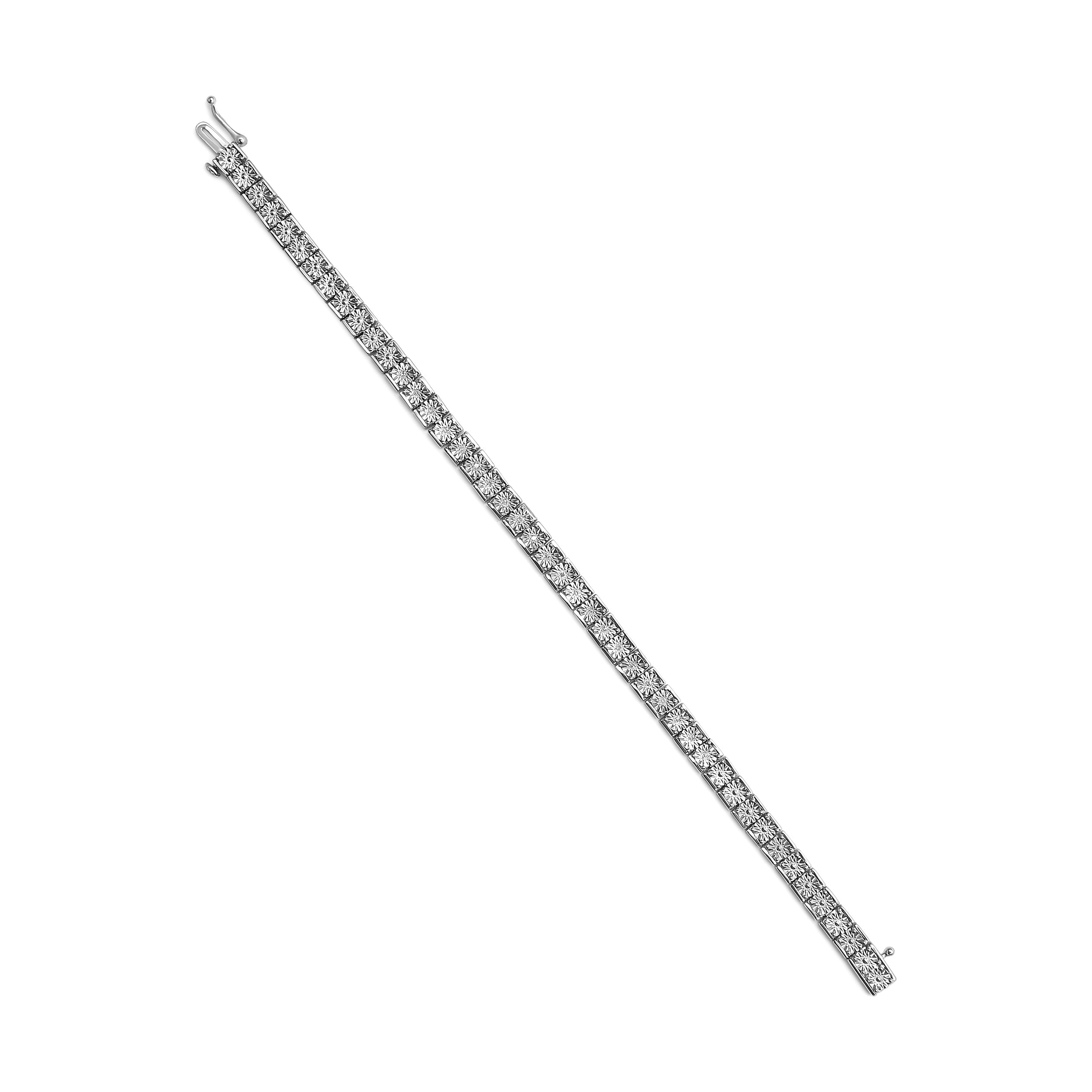 .925 Sterling Silver 1/10 Cttw Diamond 7.25" Link Bracelet (I-J Color, I2-I3 Clarity) DestGlow