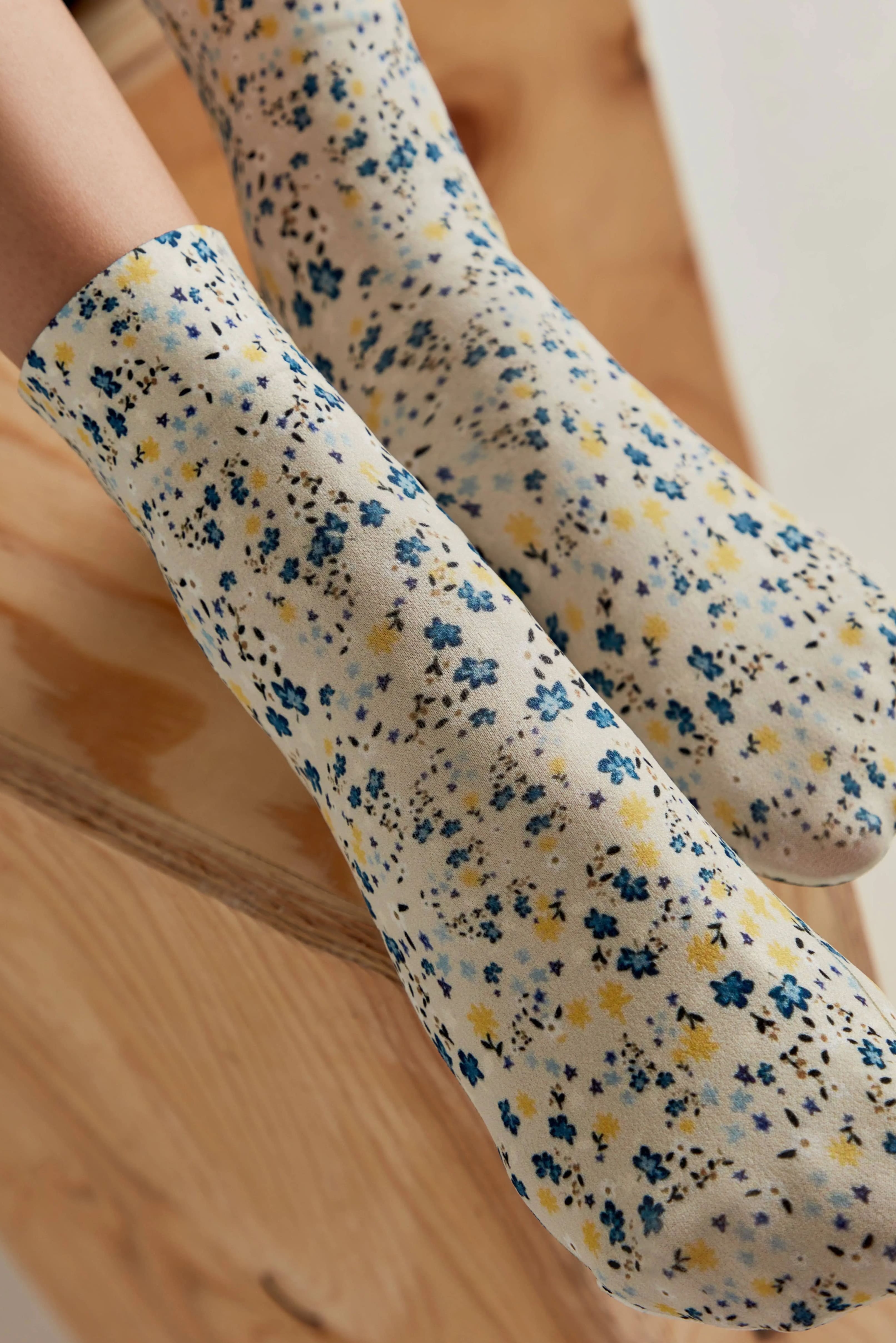 Socks Conte Fantasy 904 - Spring - DestGlow