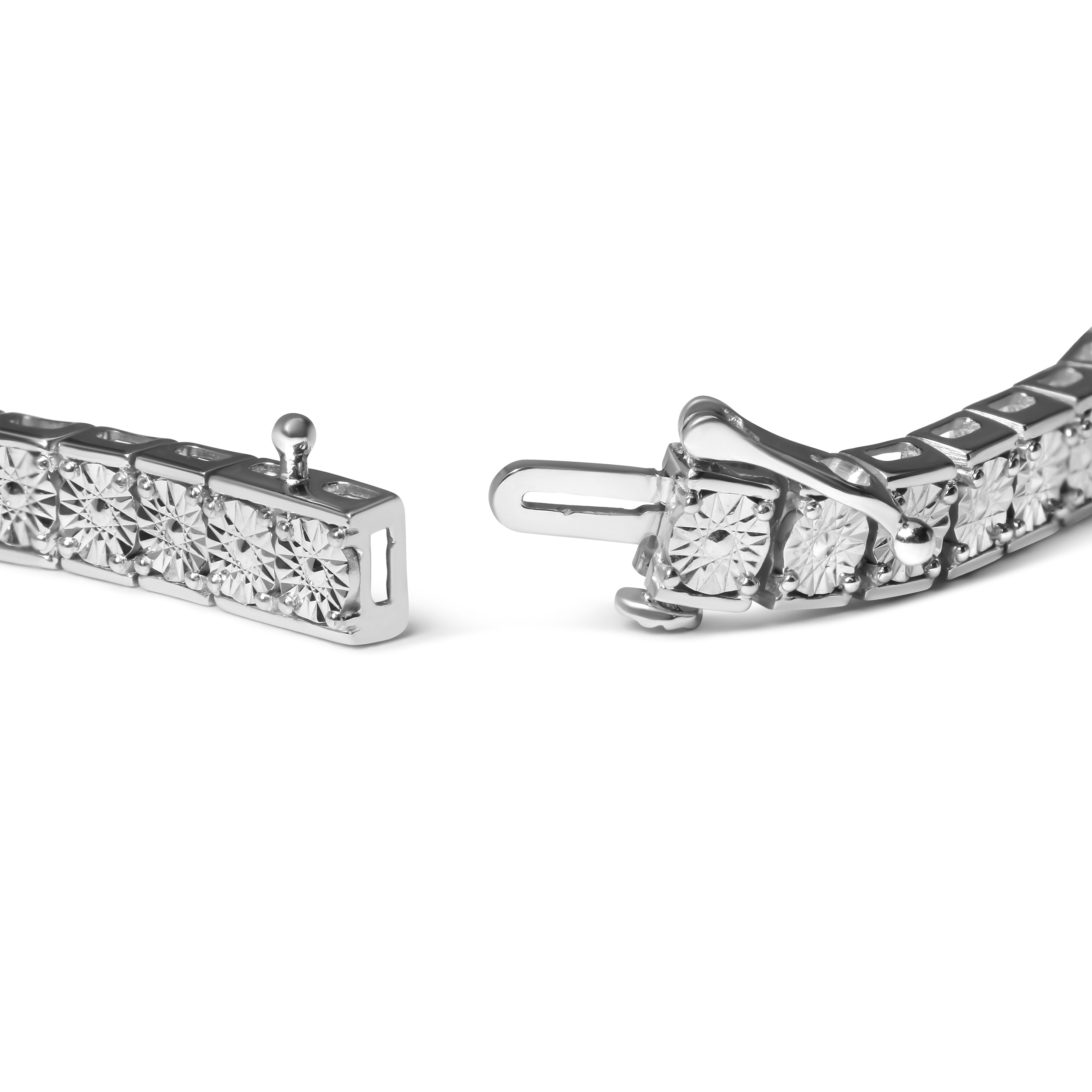 .925 Sterling Silver 1/10 Cttw Diamond 7.25" Link Bracelet (I-J Color, I2-I3 Clarity) DestGlow