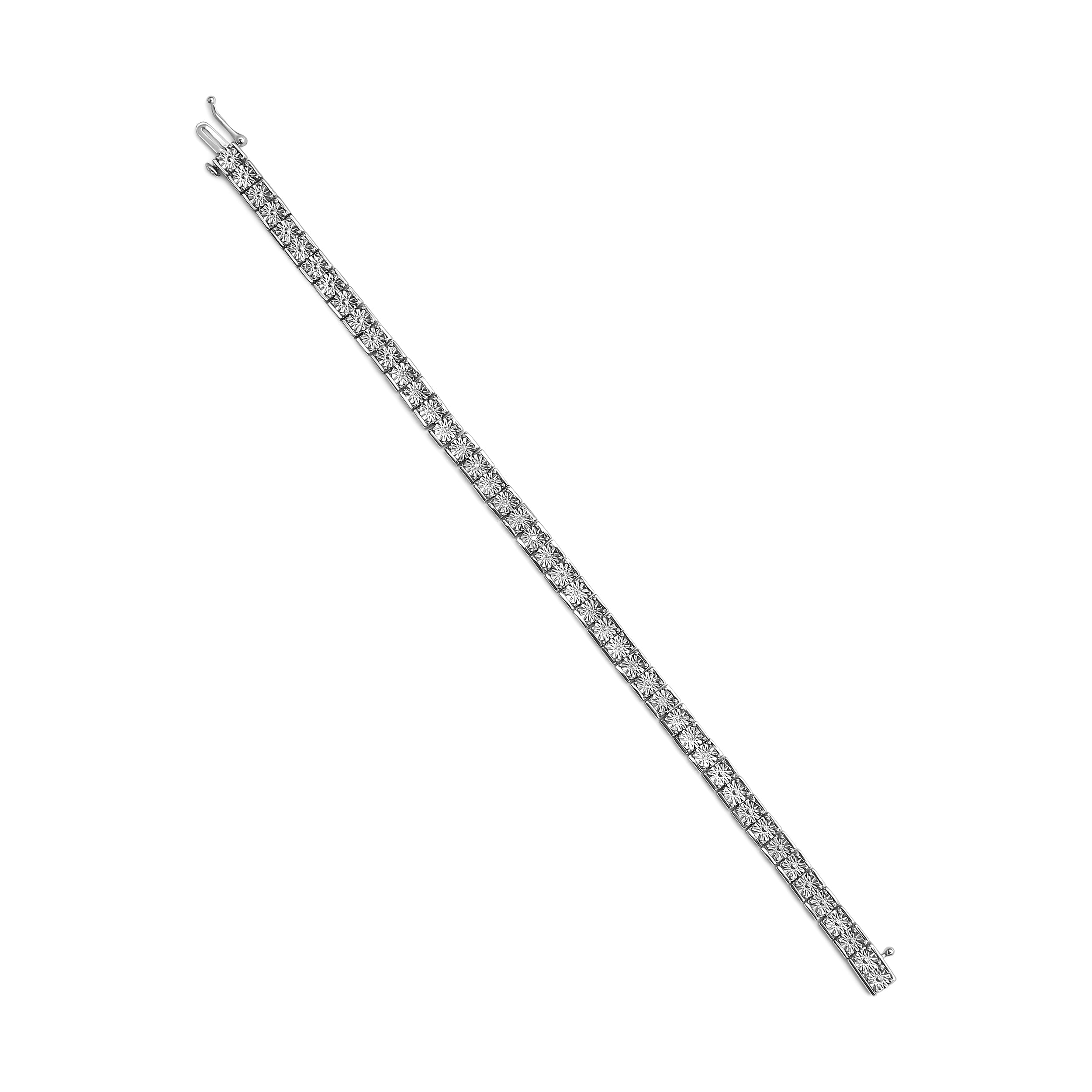 .925 Sterling Silver 1/10 Cttw Diamond 7.25" Link Bracelet (I-J Color, I2-I3 Clarity) DestGlow