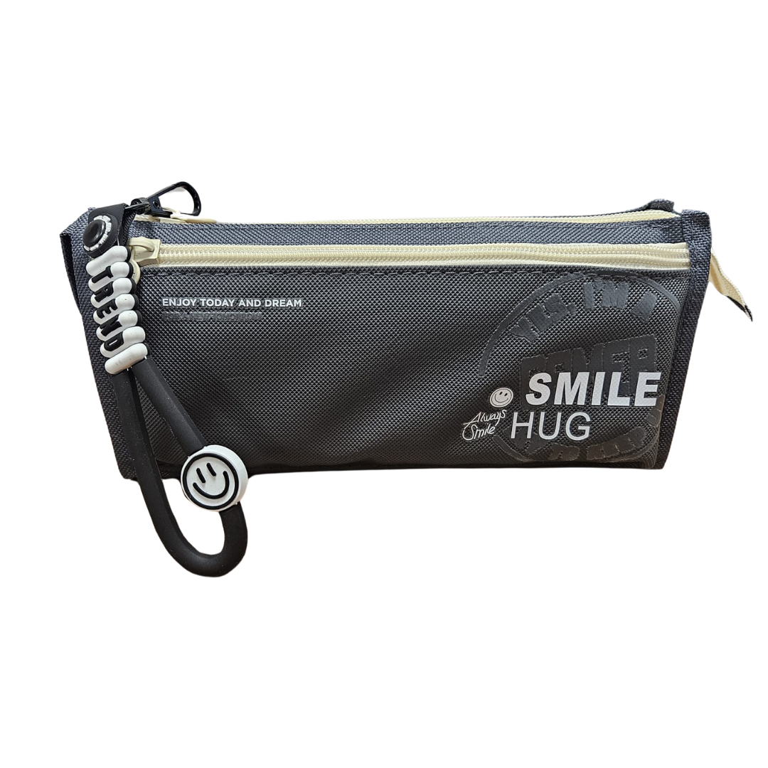 Cartuchera Smile Hug Negra (con cierre y tirador decorativo) DestGlow