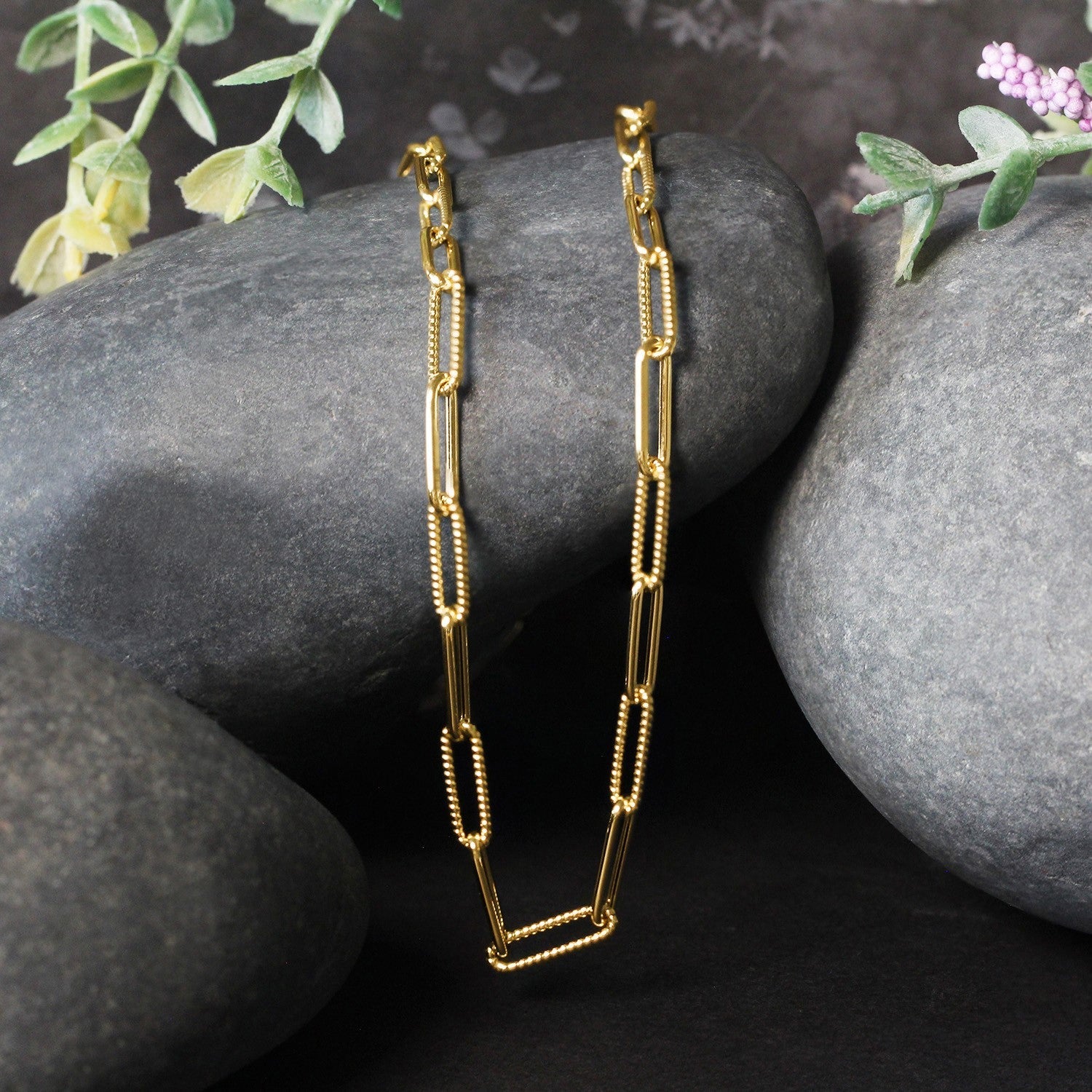 14k Yellow Gold Textured Paperclip Chain (3.5mm) by Bids.com
