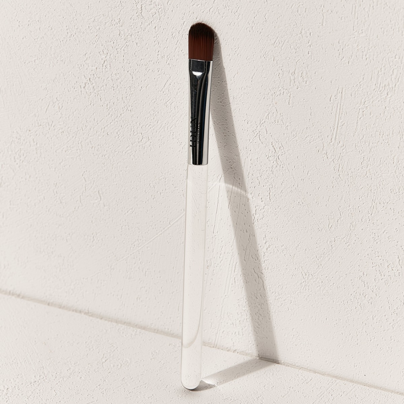 EYESHADOW BRUSH by IDUN Minerals Inc.
