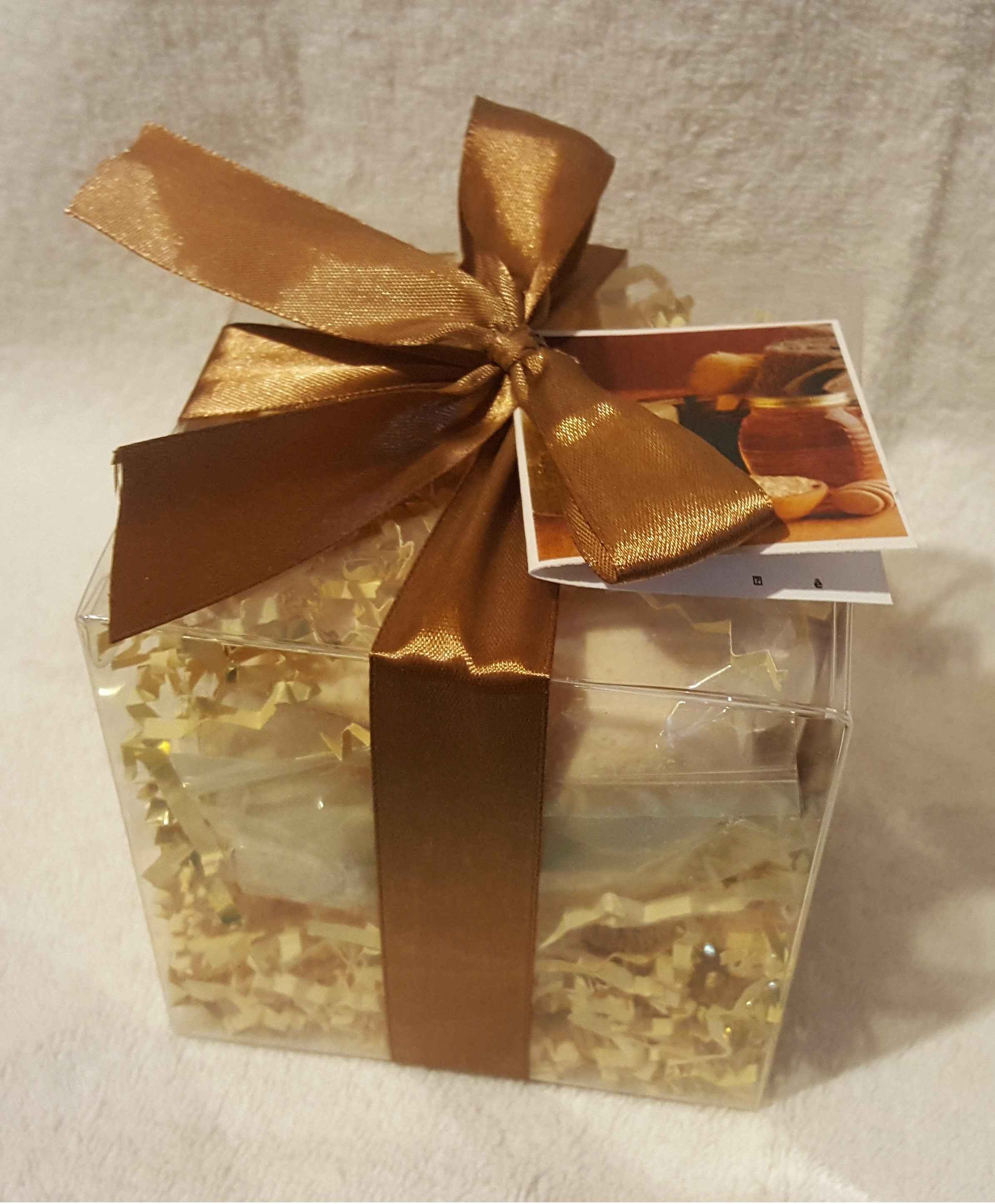 Oatmeal, Milk & Honey 14-pack Bath Bomb Gift Set by Spa Pure