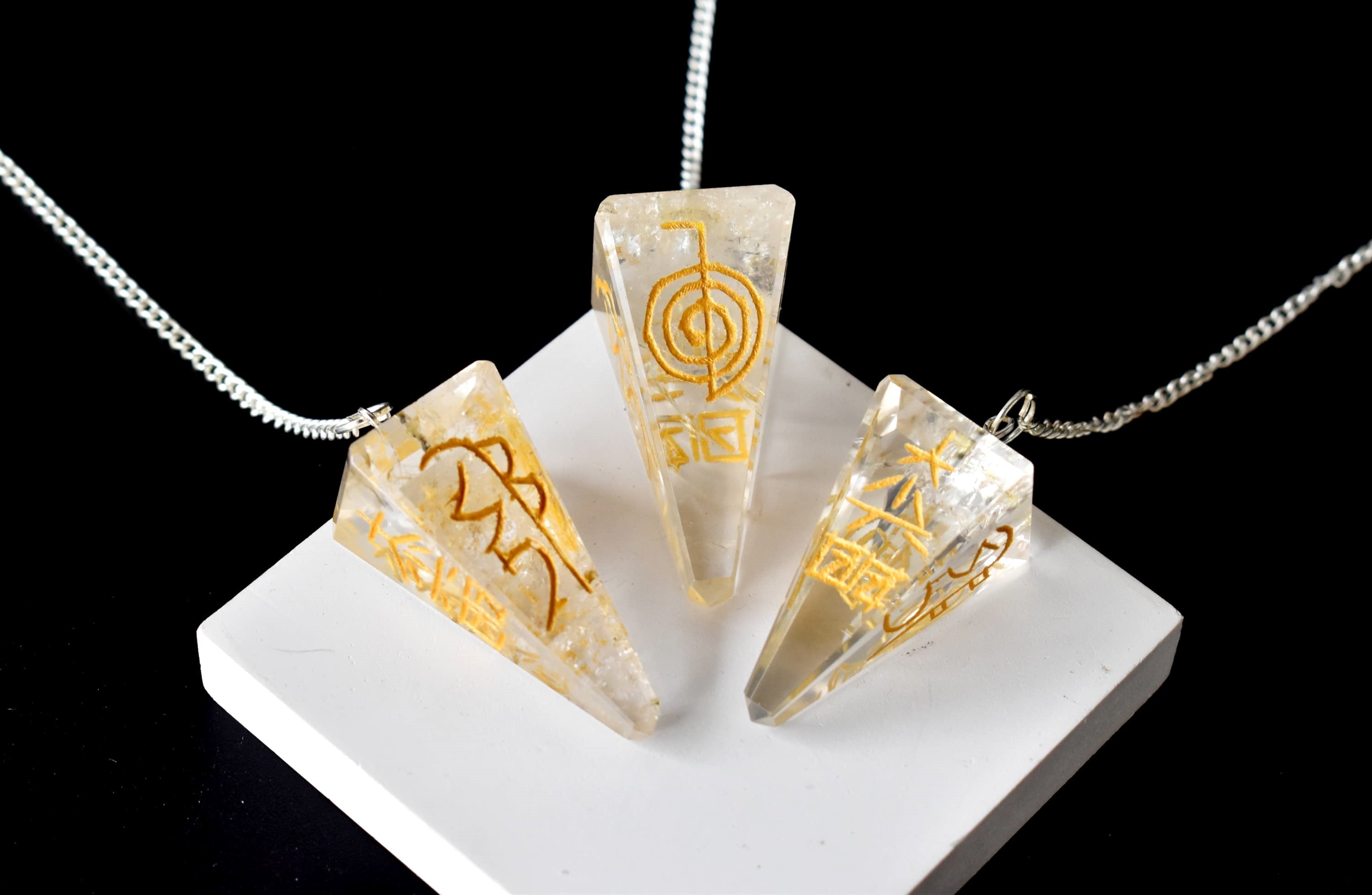 Crystal Quartz Pendulum (Meditation and Channeling) DestGlow