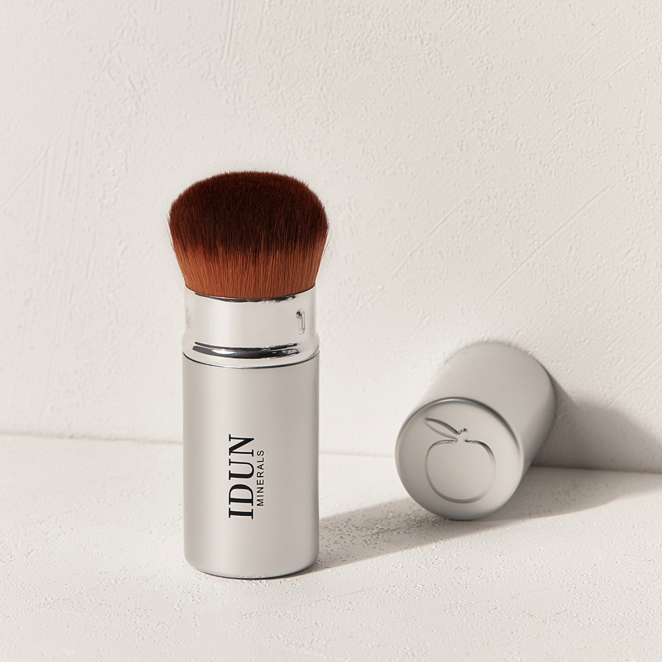 RETRACTABLE KABUKI BRUSH by IDUN Minerals Inc.