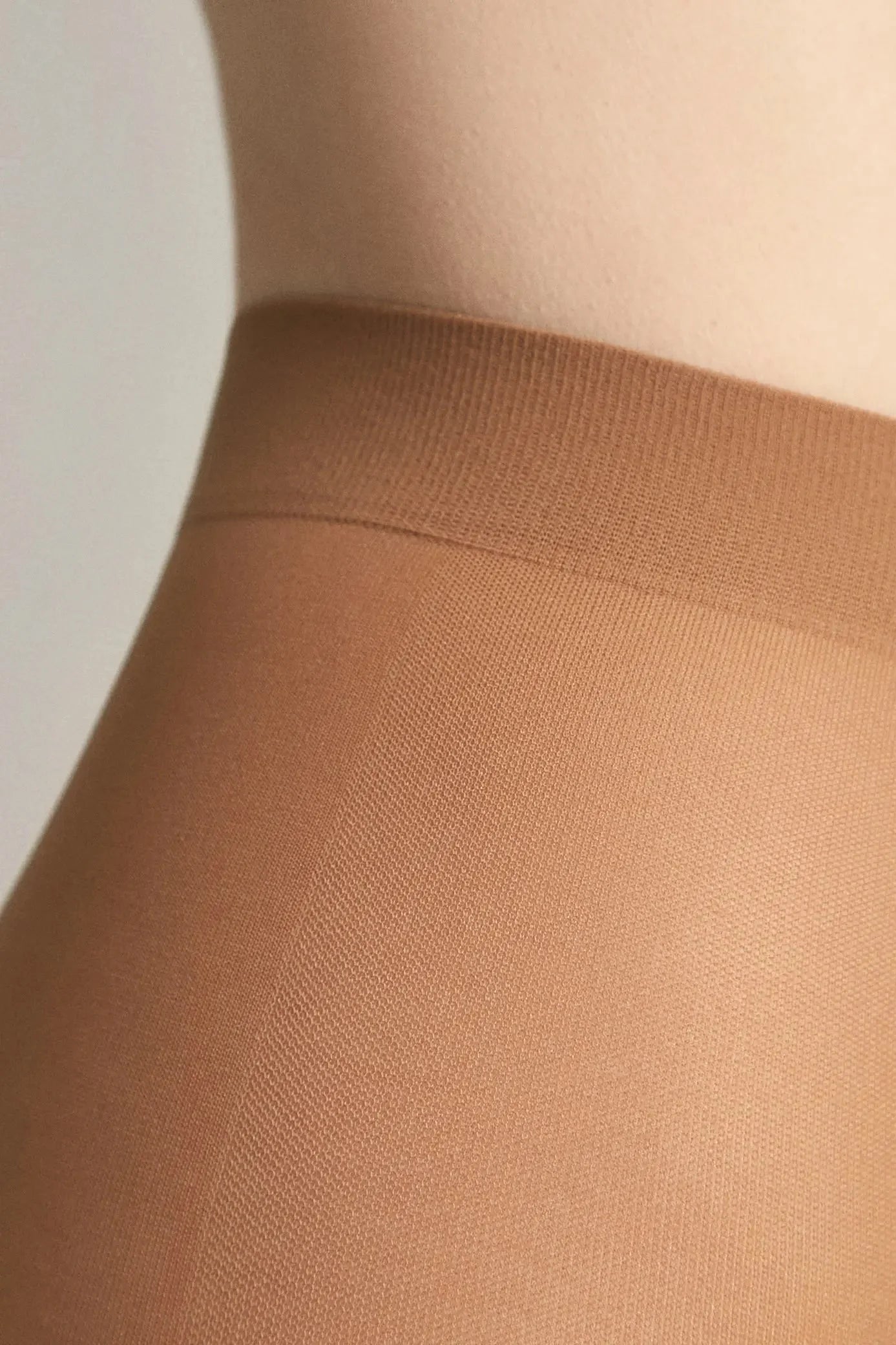 Tights Conte Balance 15 Den - Push-Up Effect - DestGlow