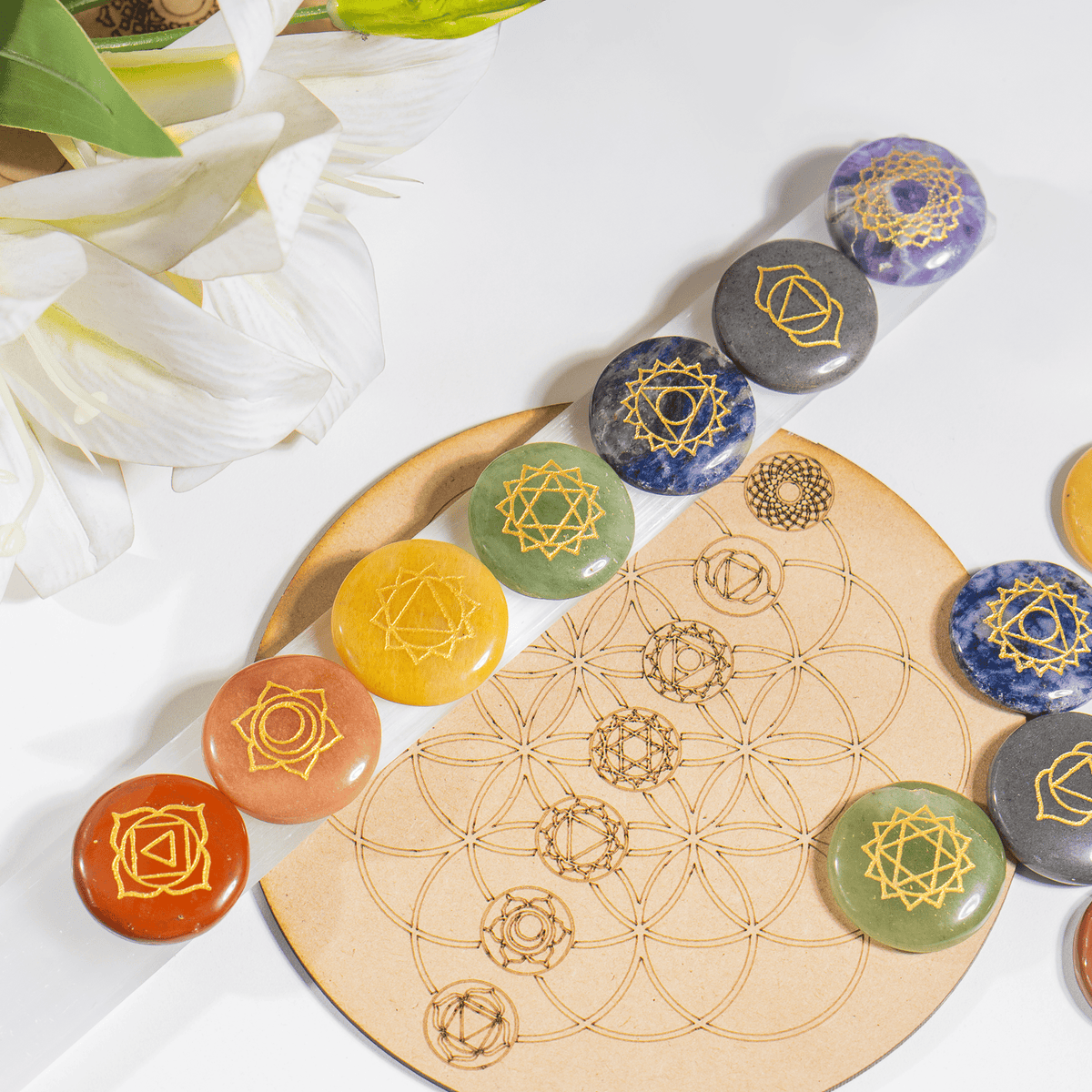 Chakra Crystals Set, Round Reiki 7 Chakra Stones Set, Wooden Grid Plate, Selenite Log DestGlow