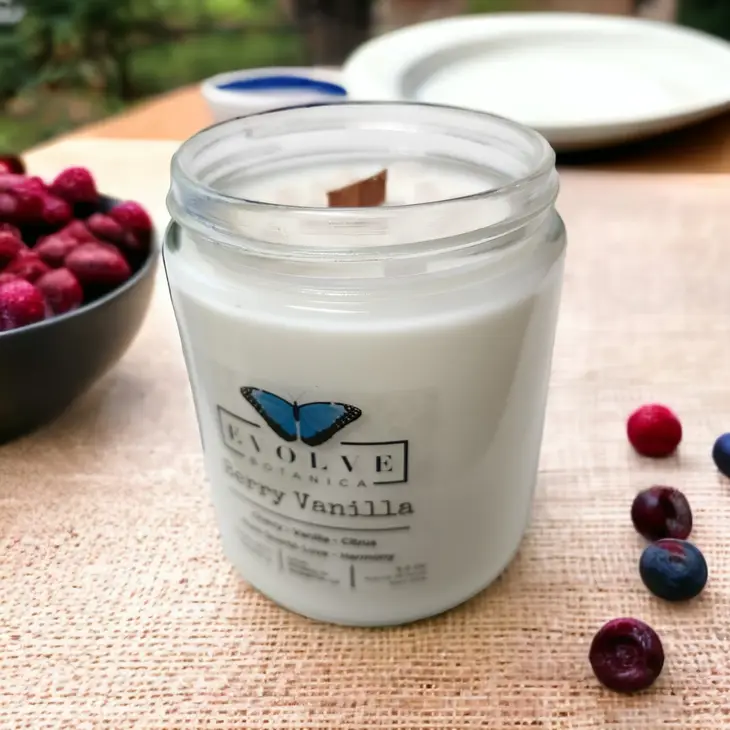 Classic 9oz Jam Jar Crystal Soy Candle - Berry Vanilla (Rose Quartz)