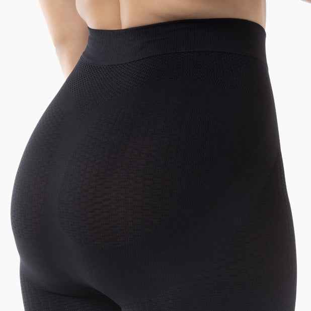 Buttlifting shapewear shorts with anti-cellulite control