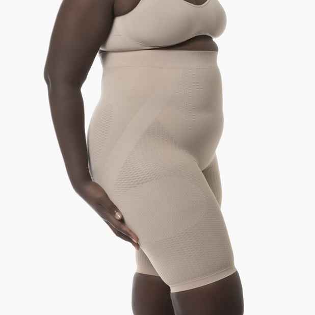 Buttlifting shapewear shorts with anti-cellulite control