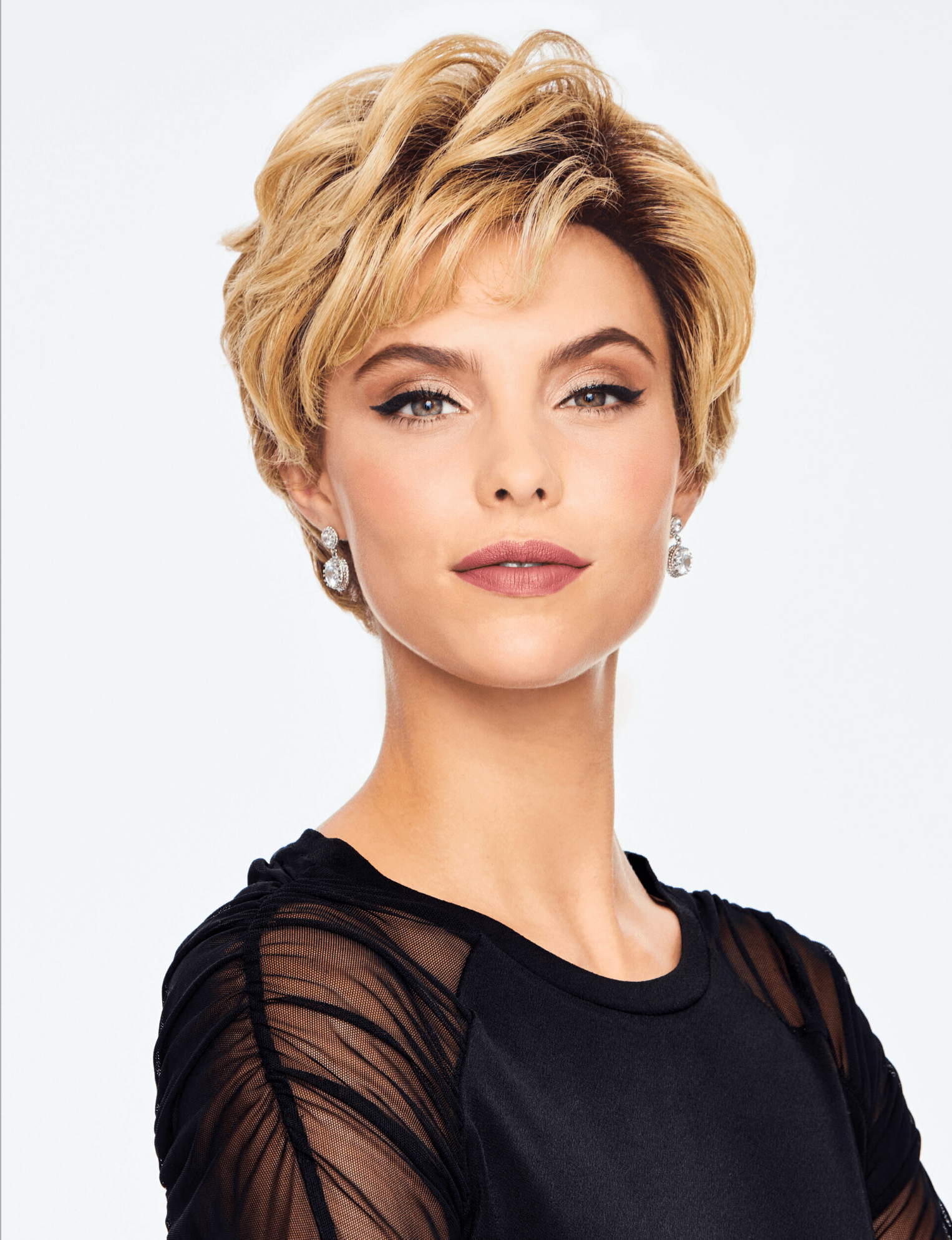 Hairdo Chic Wavy Jane Wig, Color SS14/88