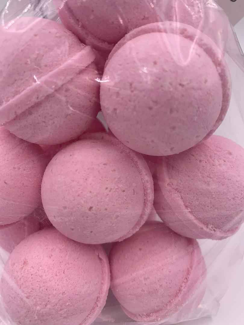 14 bath bombs (select from over 100 fragrances) our Little Bag of Balls (Fragrances A thru D) by Spa Pure