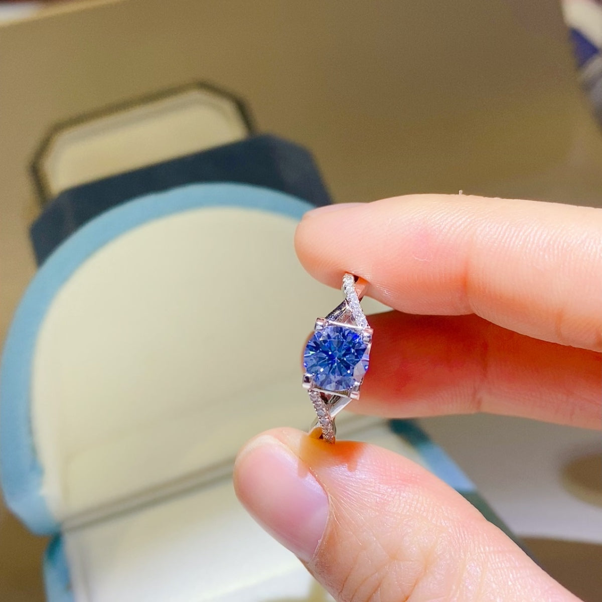 1 Carat Blue Brilliant Round Cut Sparkala™ Crisscross Pure Sterling Silver Ring - DestGlow