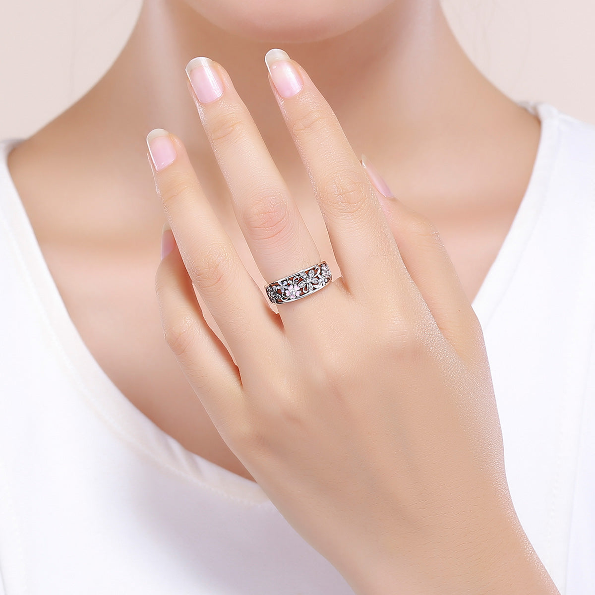 S925 Sterling Silver Ring Size 6.0 by Bids.com