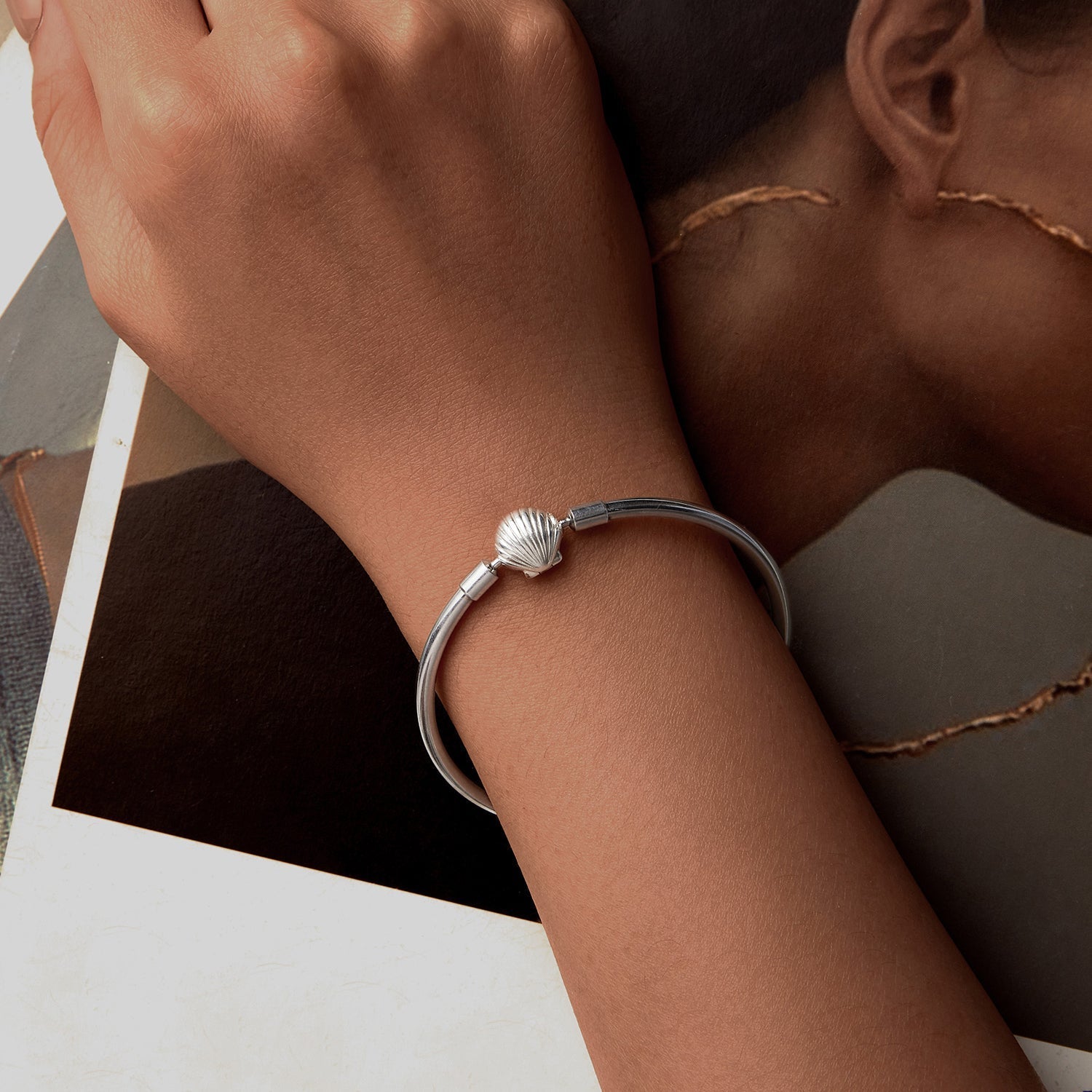 925 Sterling Silver White Gold Plated Bracelet 17.0 cm Inner Diameter 55mm for Women DestGlow