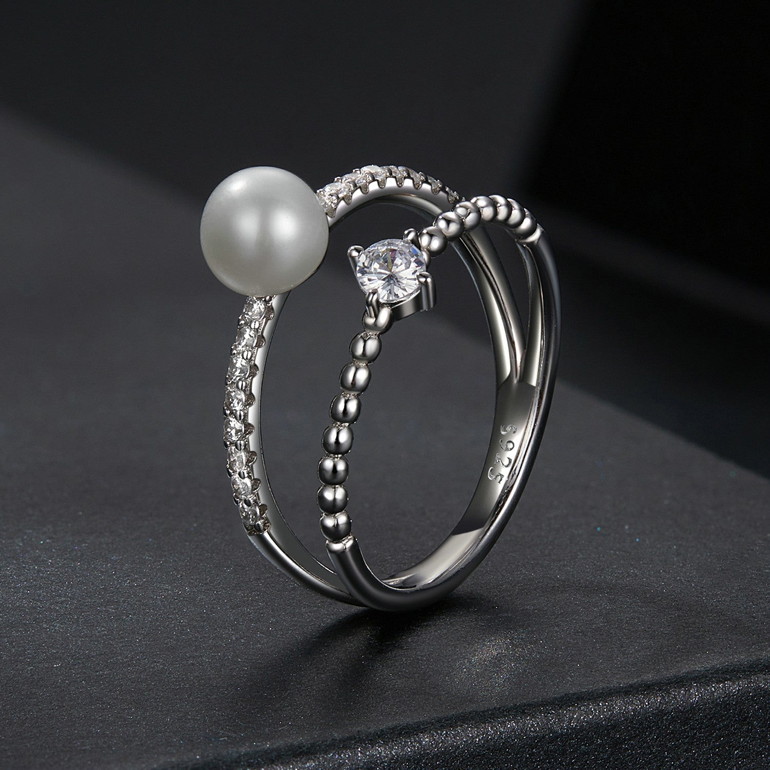 925 Sterling Silver & Moissanite Ring with Freshwater Pearl - Size 6 - Women&