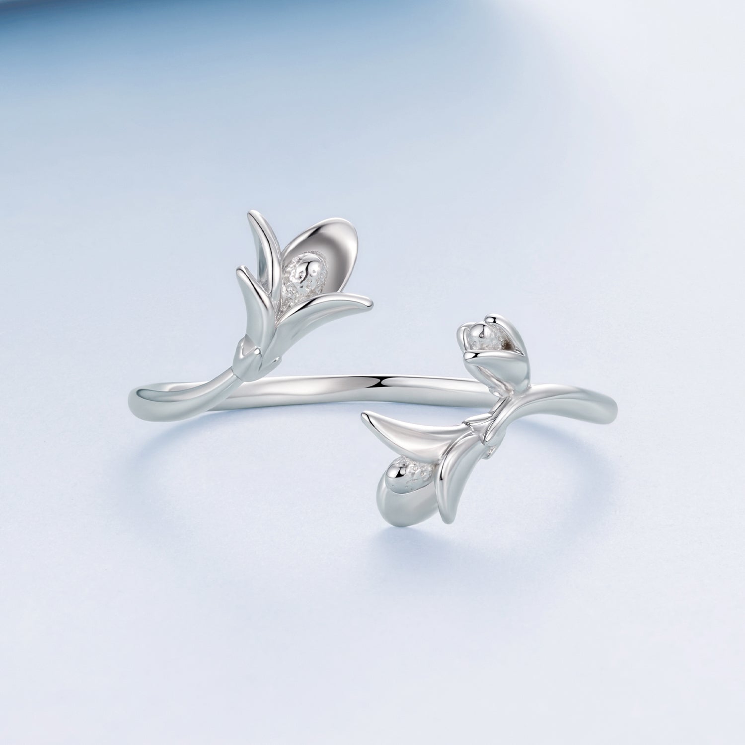 925 Sterling Silver Plated White Gold 0.7cm Flower Ring DestGlow