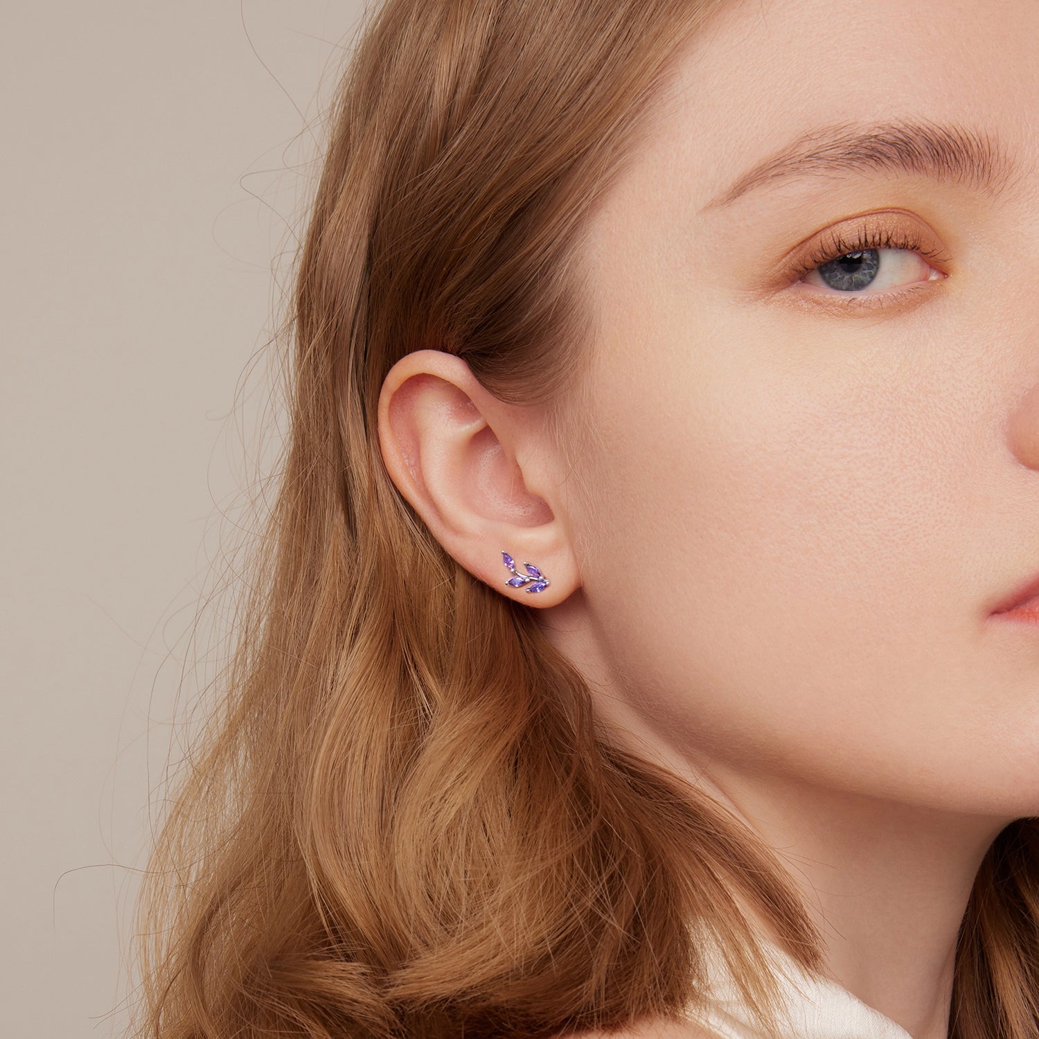 925 Sterling Silver Earrings with CZ and Oxidized Finish - 1.3*0.6cm DestGlow