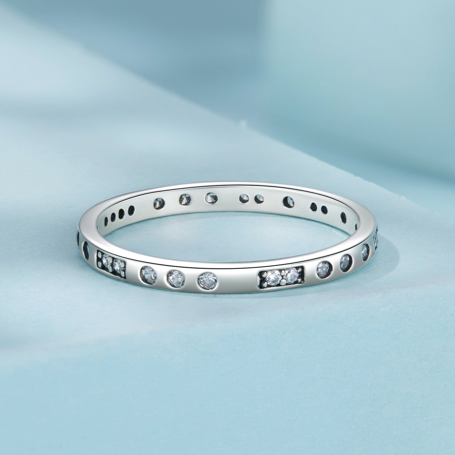 925 Sterling Silver Oxidized 0.18cm Wide Pavé Setting CZ Ring for Women - Size 6.0 DestGlow