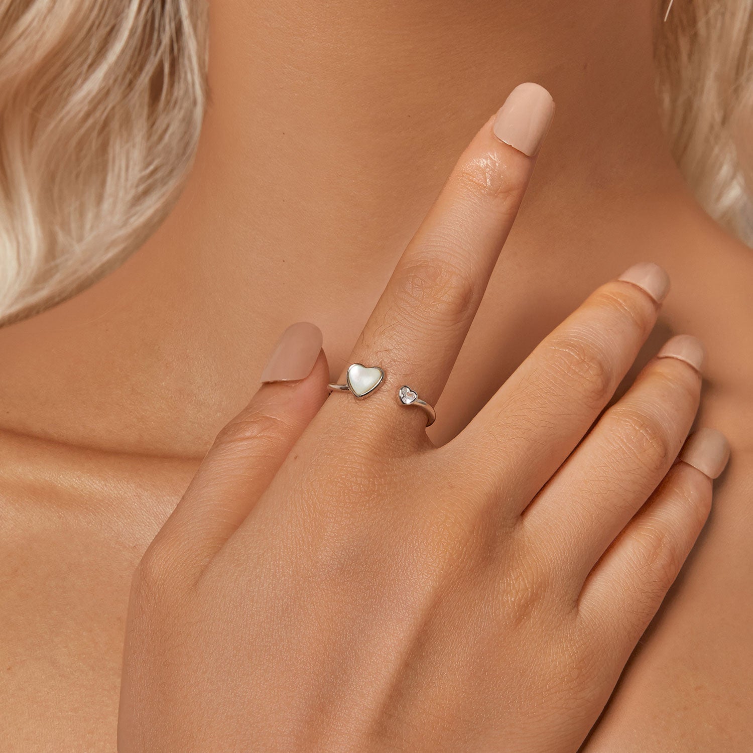 925 Sterling Silver Ring with Pavé Setting and White Shell DestGlow