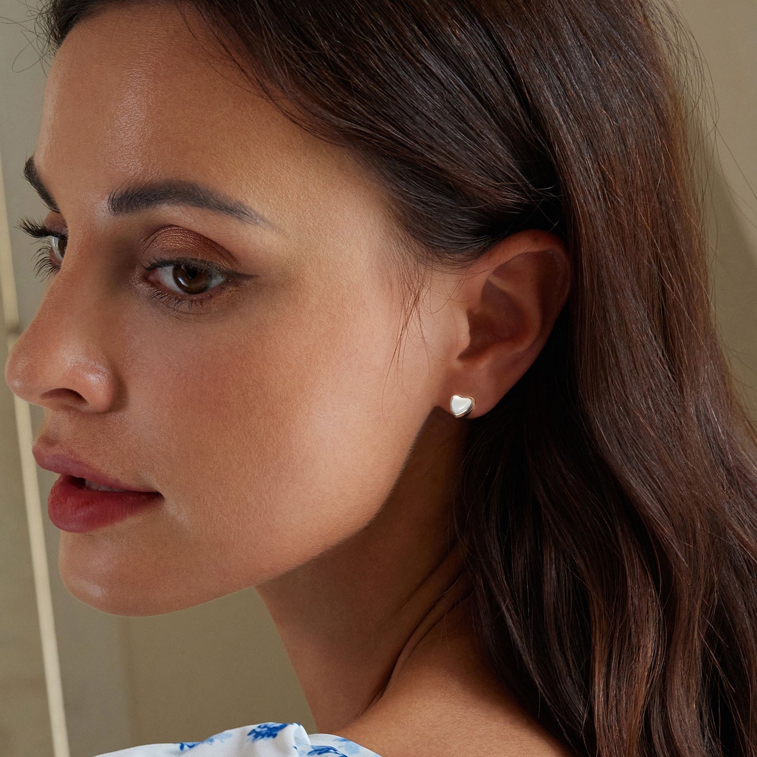 925 Sterling Silver White Shell Plated White Gold Earrings Size 7*8mm DestGlow