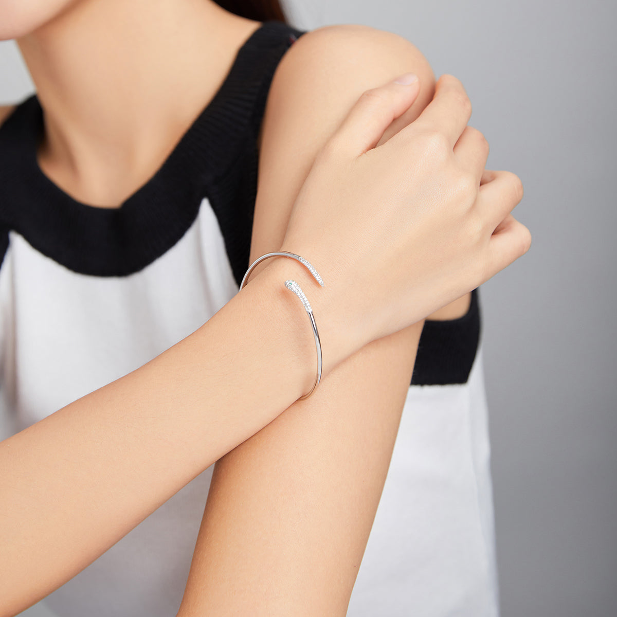 S925 Sterling Silver Bracelet with Pavé Setting CZ 6cm Diameter for Women DestGlow