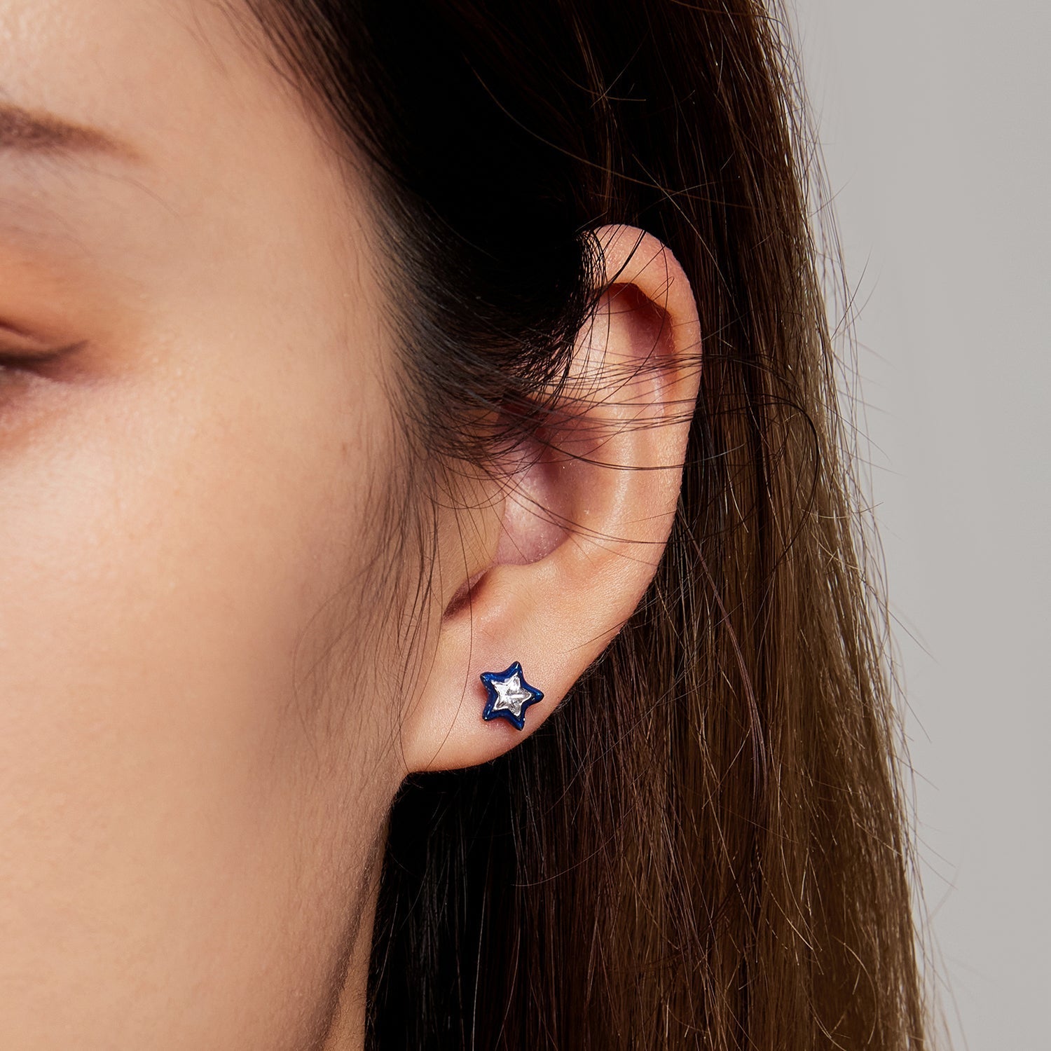 925 Sterling Silver Enamel CZ Stud Earrings in Platinum Plating DestGlow