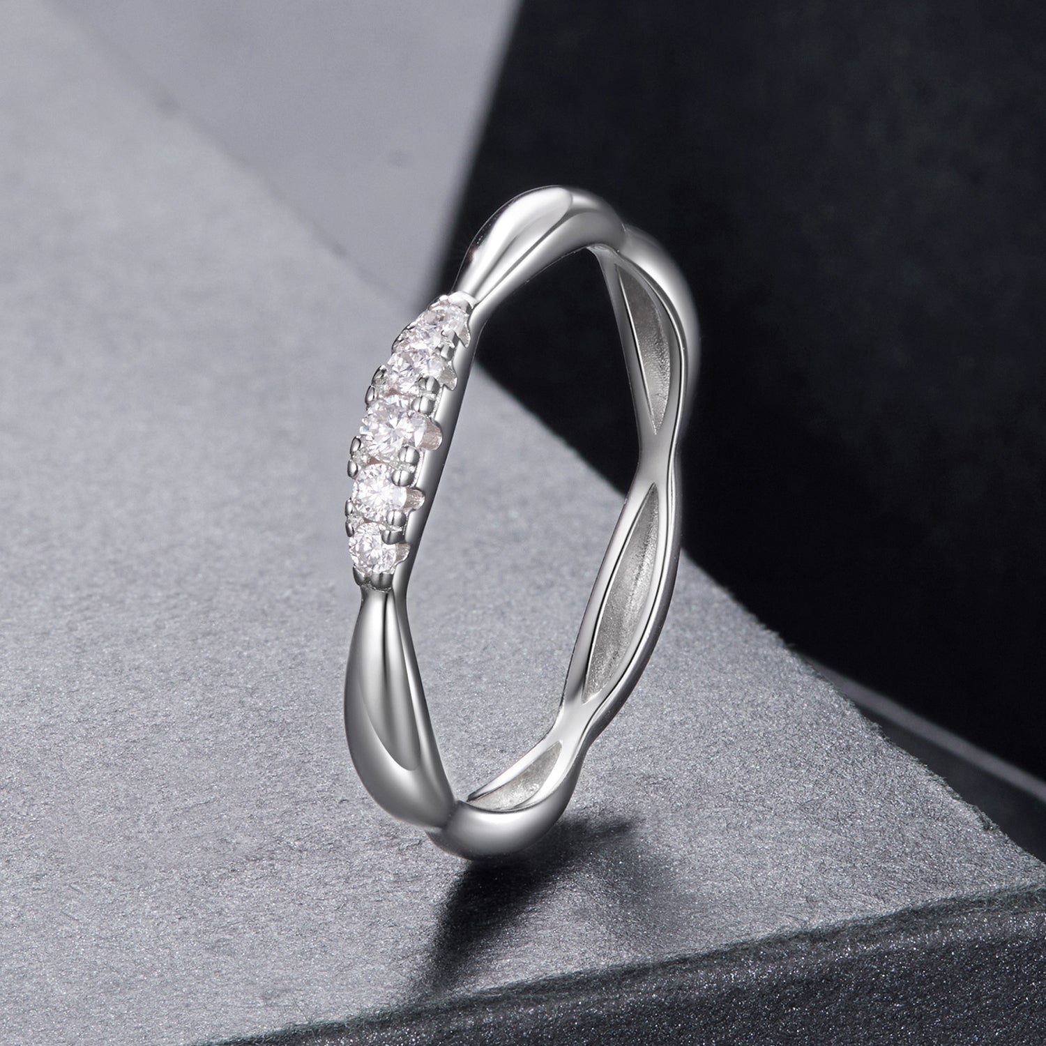 925 Sterling Silver Moissanite Ring with 0.15-0.2cm Gems for Women - Size 6 DestGlow