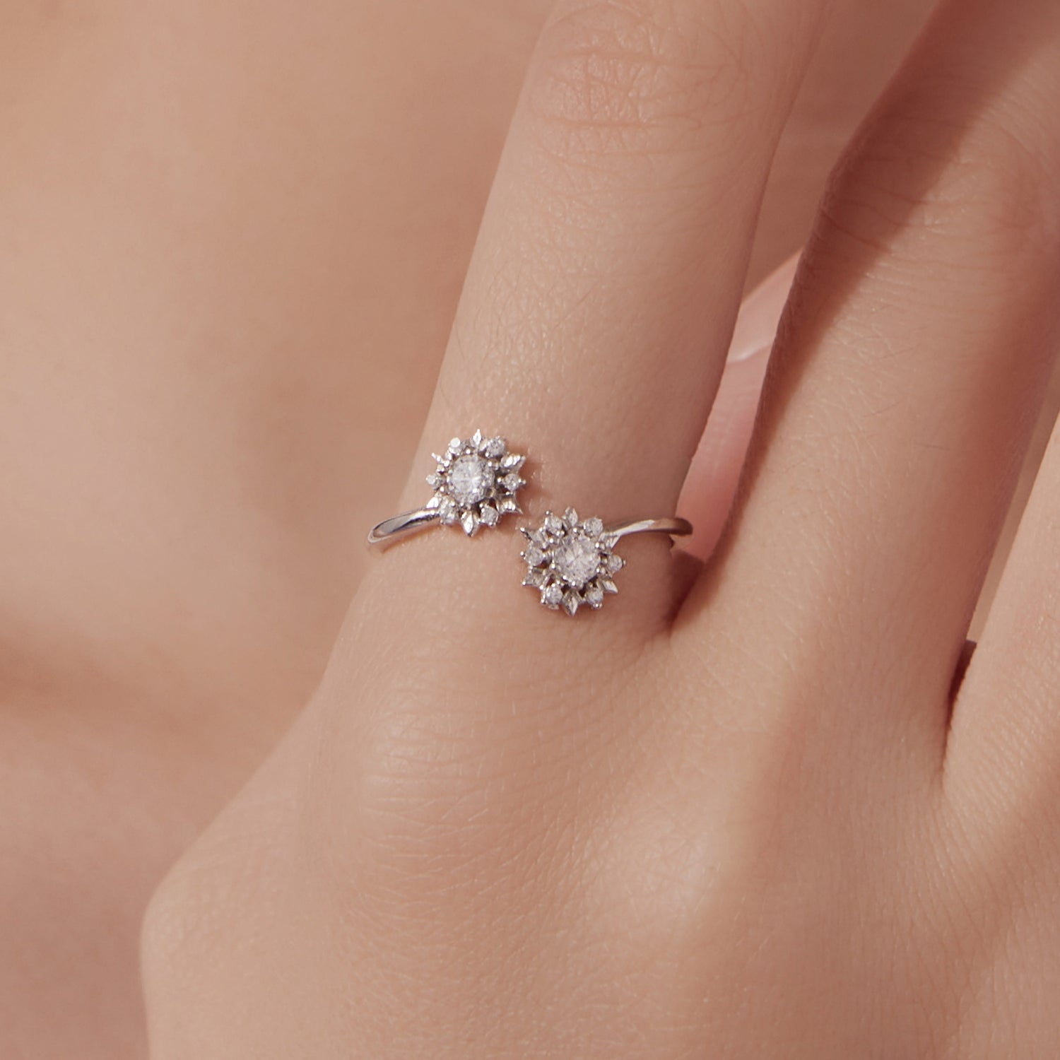 925 Sterling Silver Snowflake Ring with Pavé CZ in White Gold for Women DestGlow