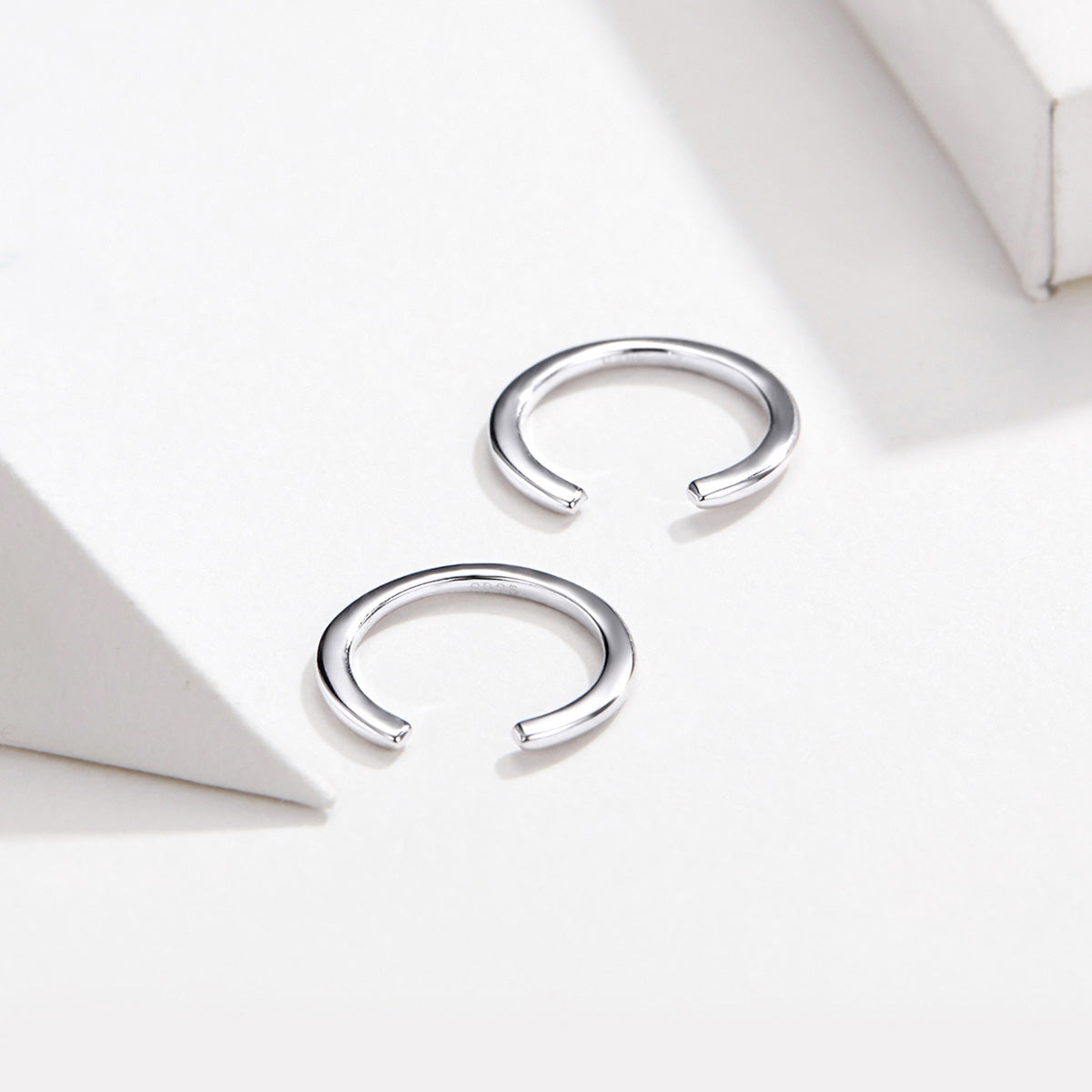 925 Sterling Silver Earrings with Platinum Plating, 1.3cm for Women DestGlow