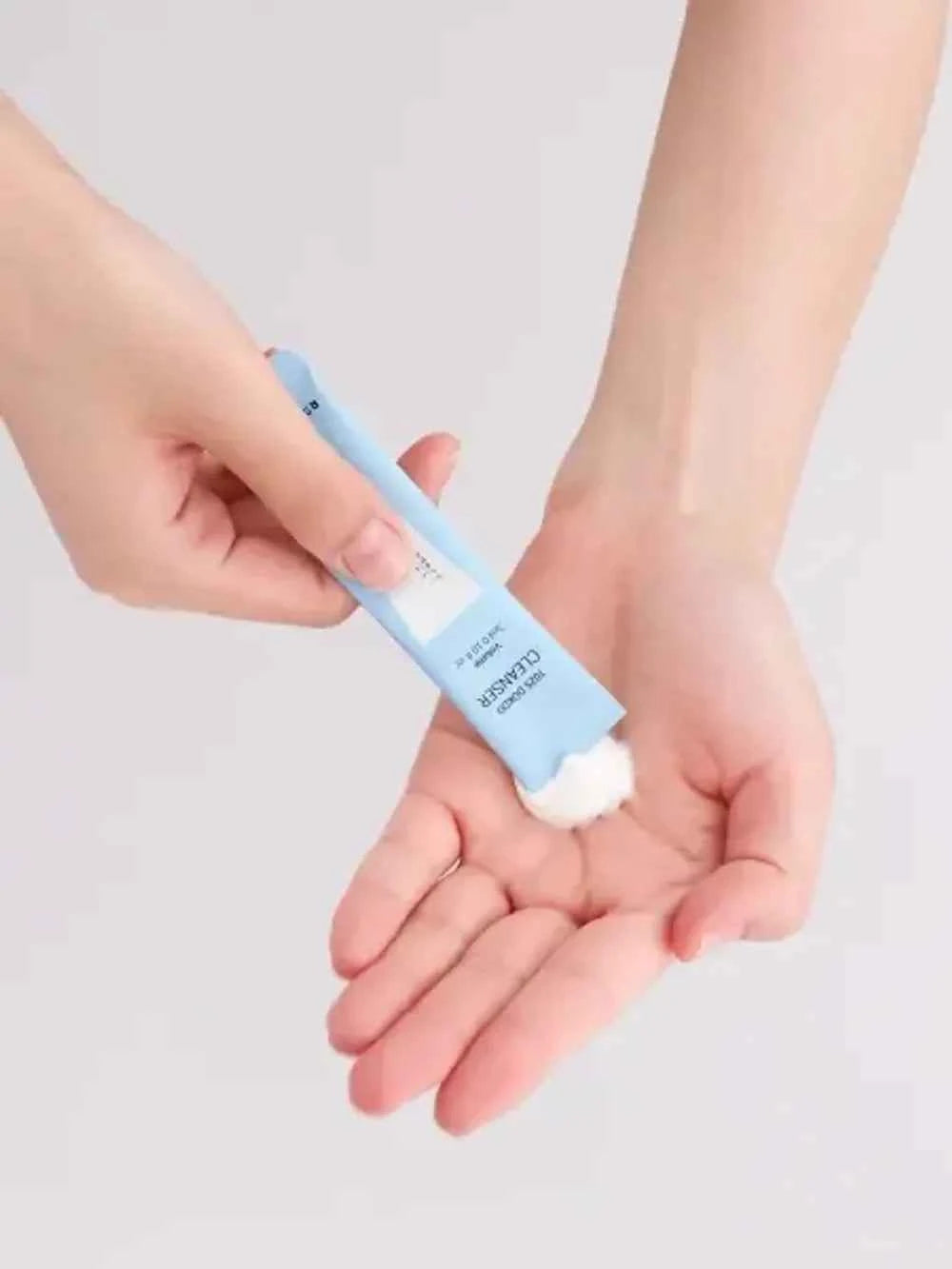 Round Lab Stick Pouch Kit