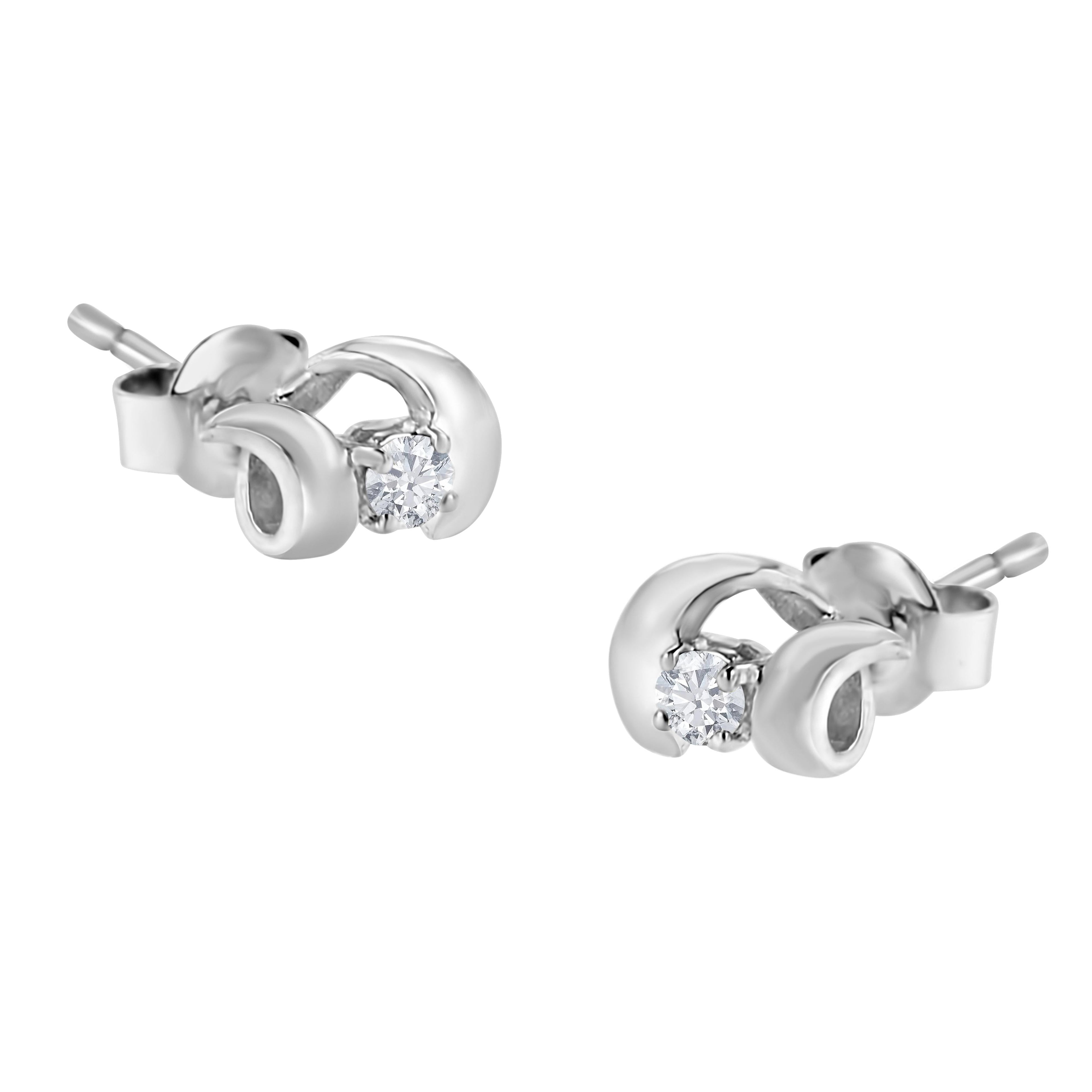 .925 Sterling Silver Round Cut Diamond Fashion Stud Earrings (0.10 cttw, I-J Color, I2-I3 Clarity) by Bids.com