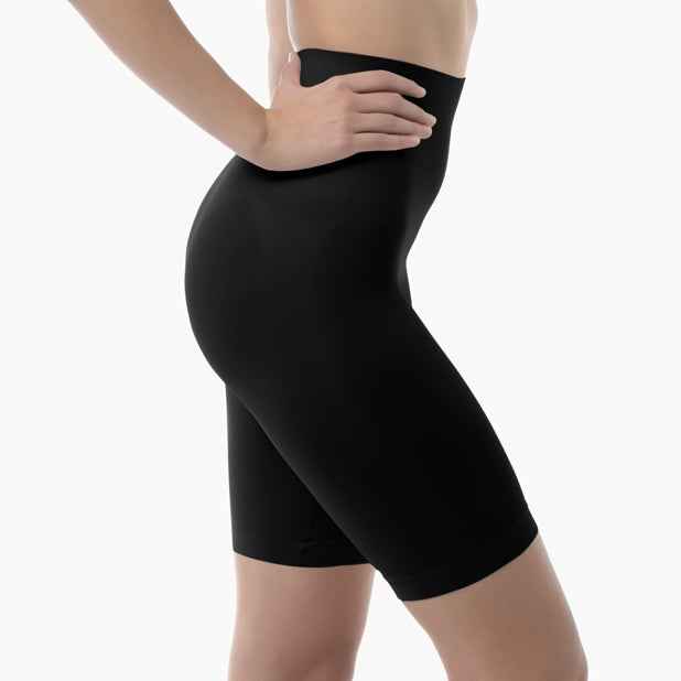 Women’s seamless shaping mid waist shorts