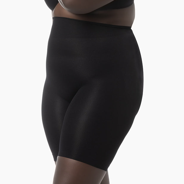 Women’s seamless shaping mid waist shorts