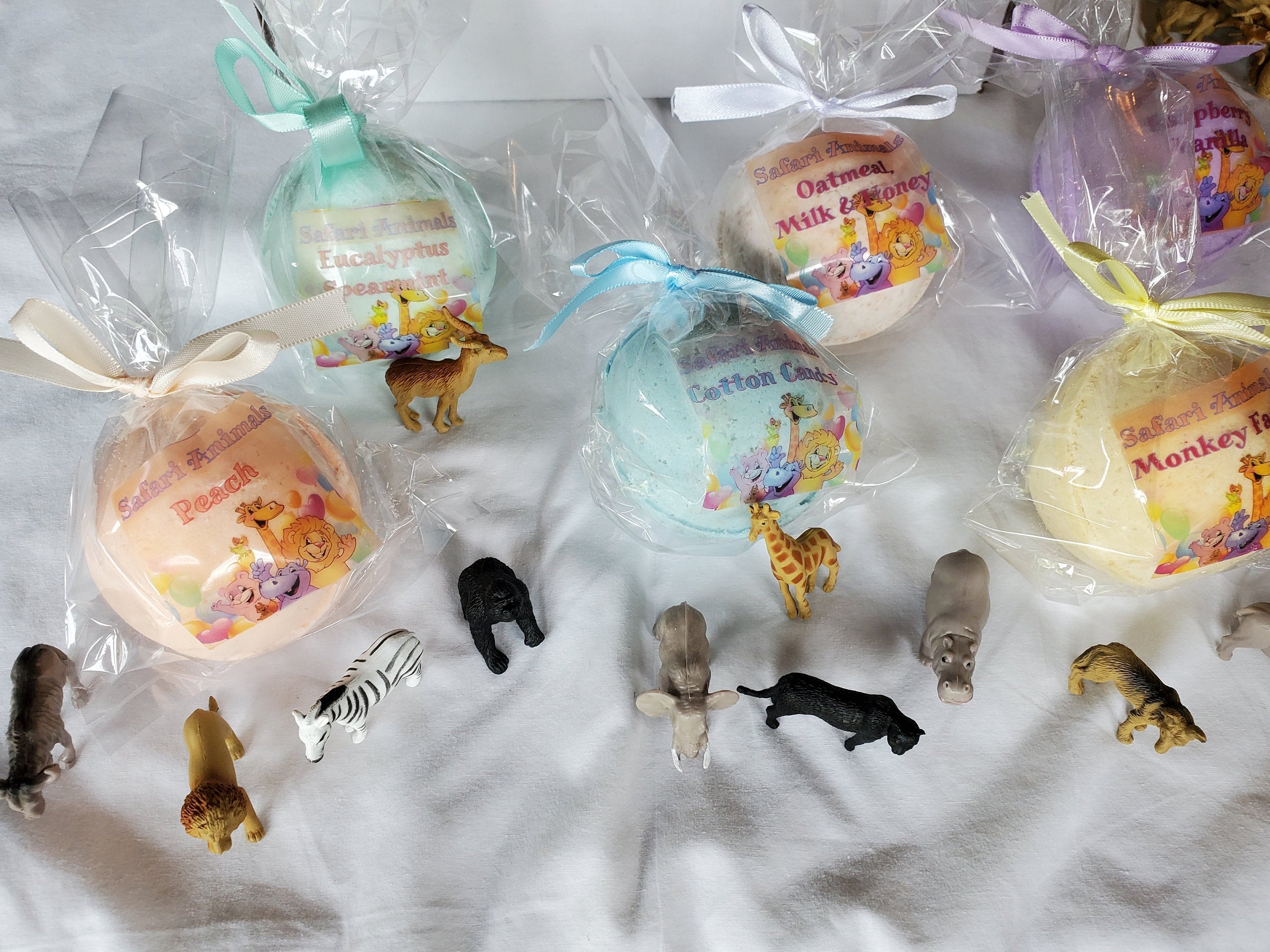 GIFT SET with 6 SAFARI Animals Bath Bombs with "Surprise" Jungle Animals inside by Spa Pure