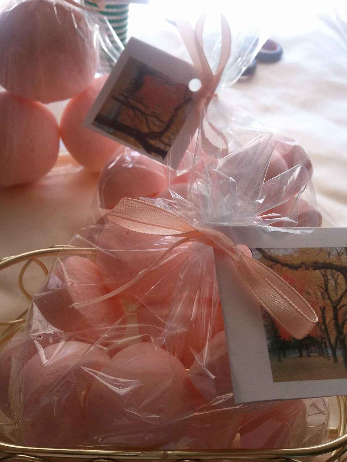 14 bath bombs 1 oz each (Autumn Magic) gift bag bath fizzies, a calming and soothing scent - great for dry skin